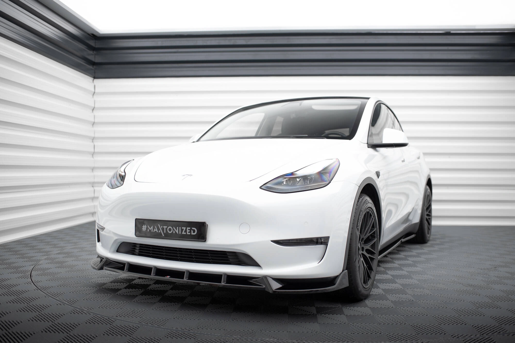 Frontspoiler Tesla Model Y 2020 - 2025 | V.1 Glossy Black Edition Image 3
