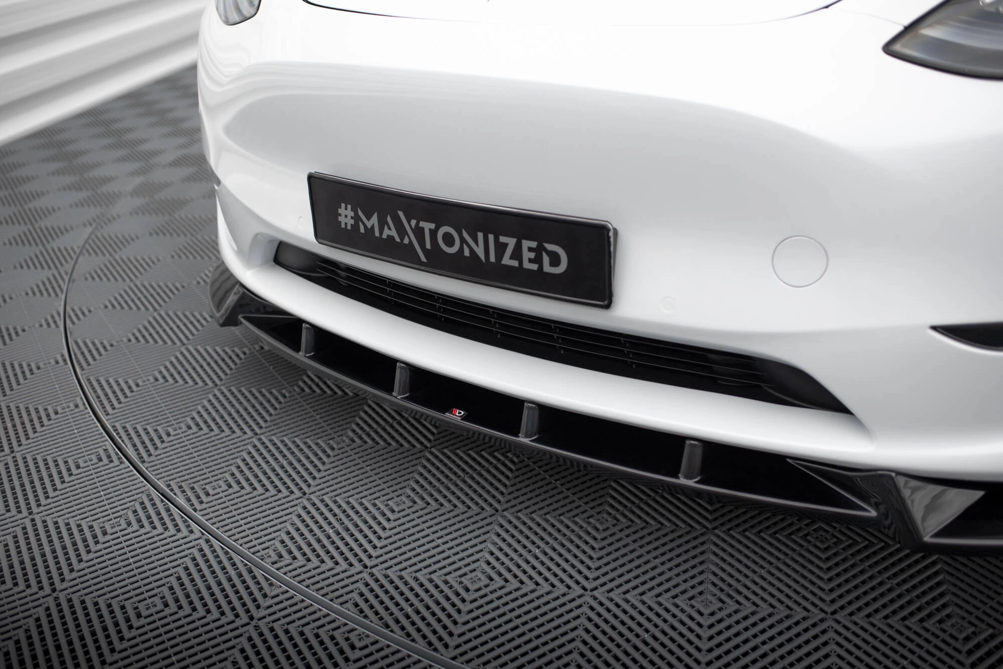 Frontspoiler Tesla Model Y 2020 - 2025 | V.1 Glossy Black Edition Image 4