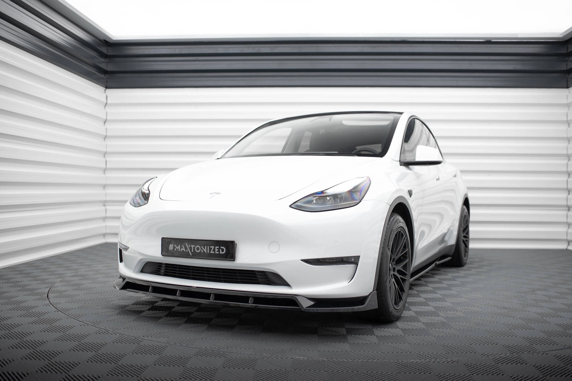Frontspoiler Tesla Model Y 2020 - 2025 | V.2 Glossy Black Edition – bilde 2