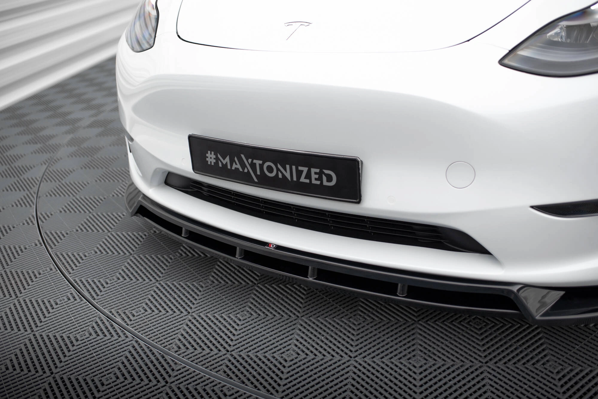 Frontspoiler Tesla Model Y 2020 - 2025 | V.2 Glossy Black Edition – bilde 3