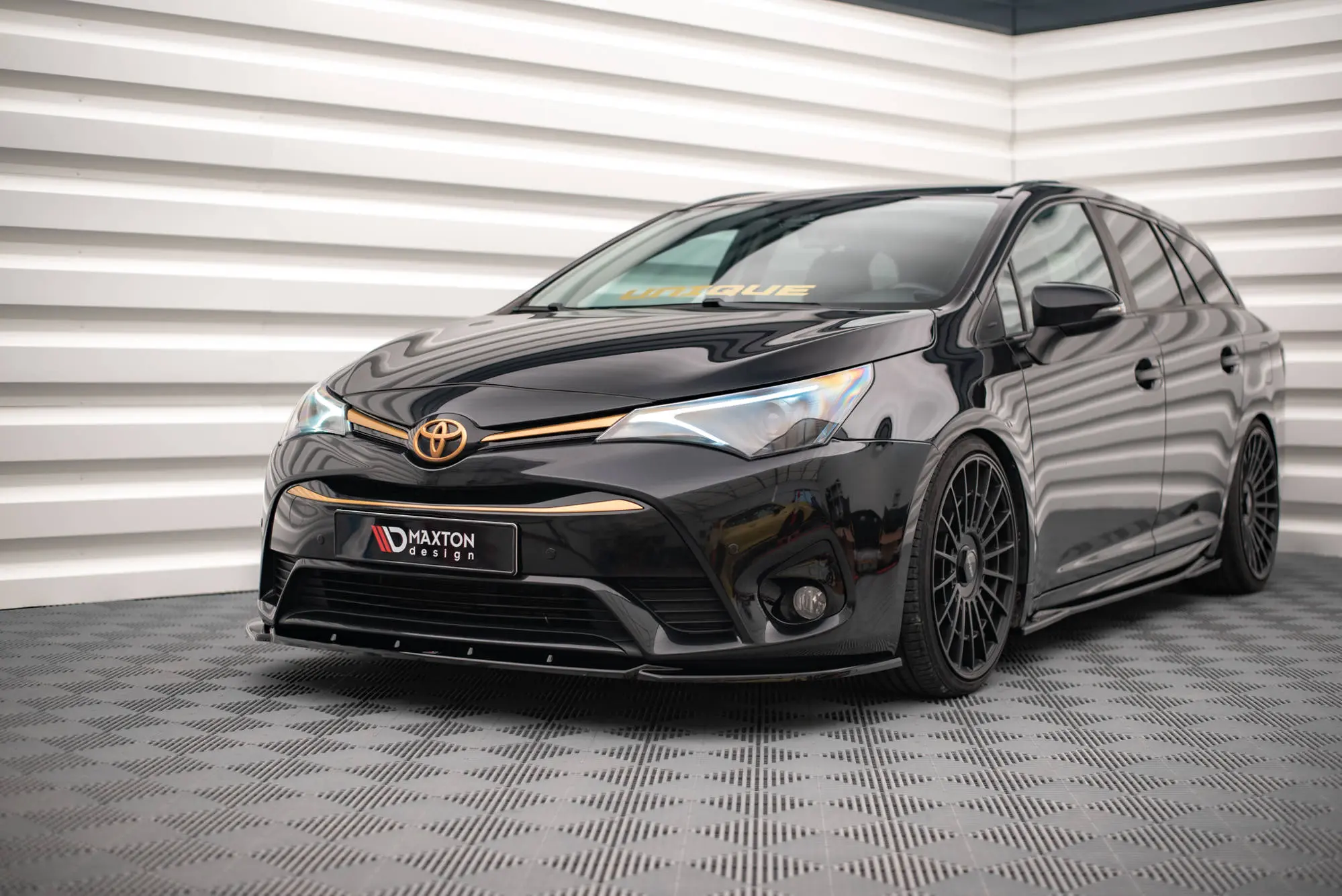 Frontspoiler Toyota Avensis III (T27) Facelift 2015 - 2018 | V.2 Glossy Black Edition Image 3