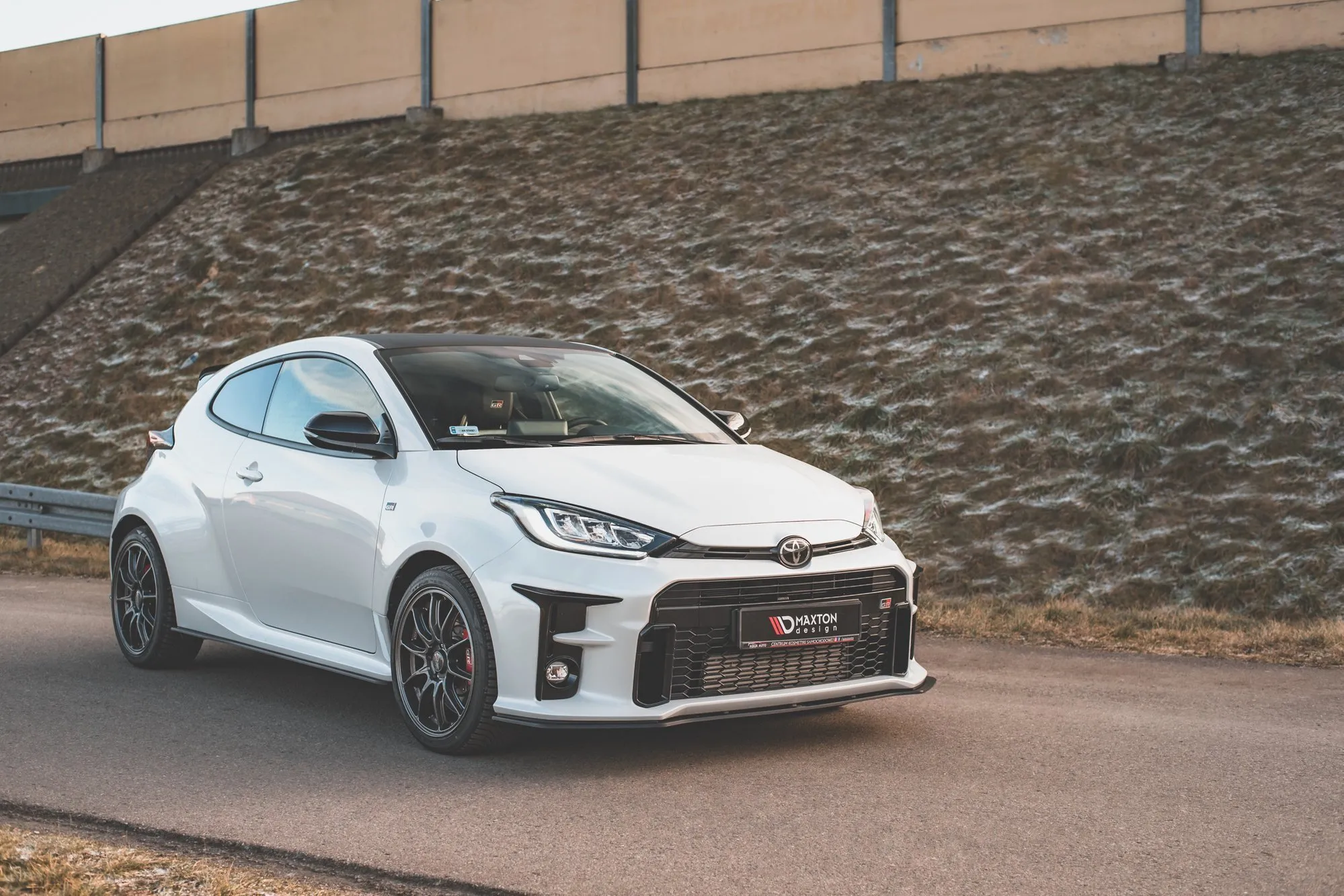 Frontspoiler Toyota Yaris GR IV 2020-> | Street Pro Black Edition – bilde 4