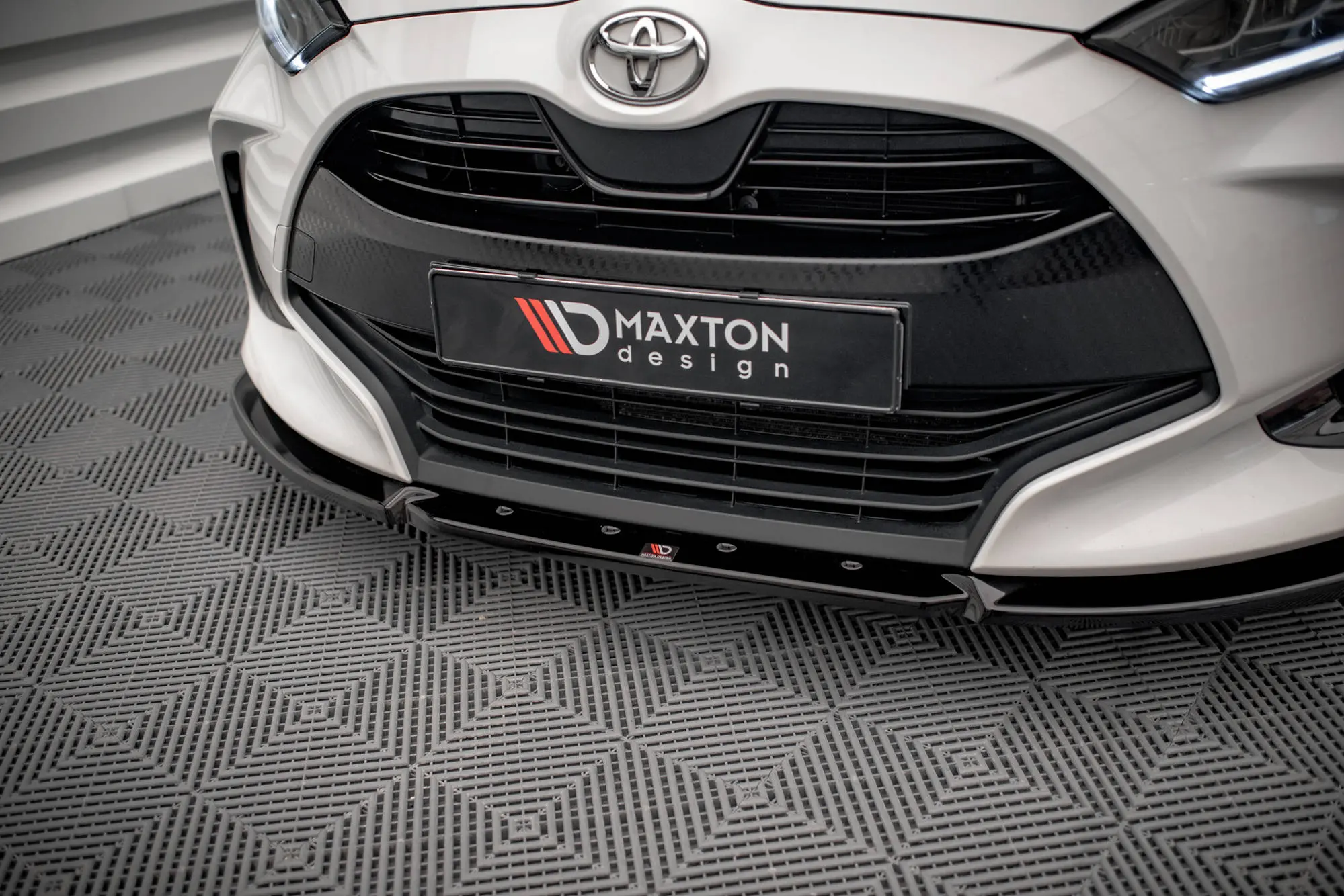 Frontspoiler Toyota Yaris IV 2019-> | V.2 Glossy Black Edition