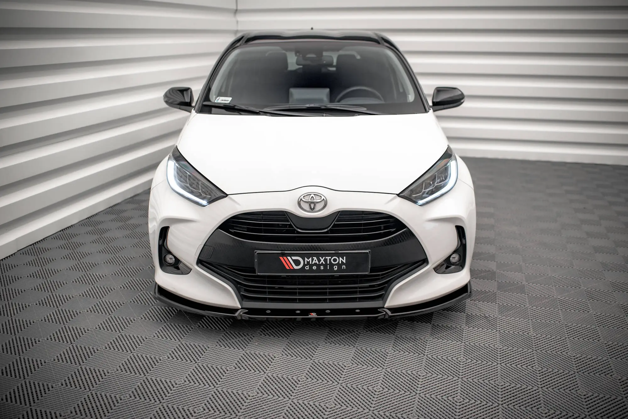 Frontspoiler Toyota Yaris IV 2019-> | V.2 Glossy Black Edition – bilde 2