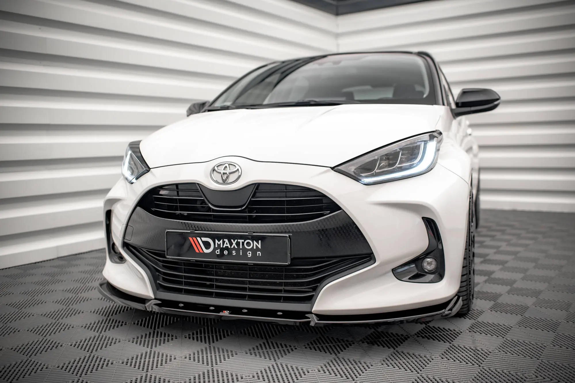 Frontspoiler Toyota Yaris IV 2019-> | V.2 Glossy Black Edition – bilde 4
