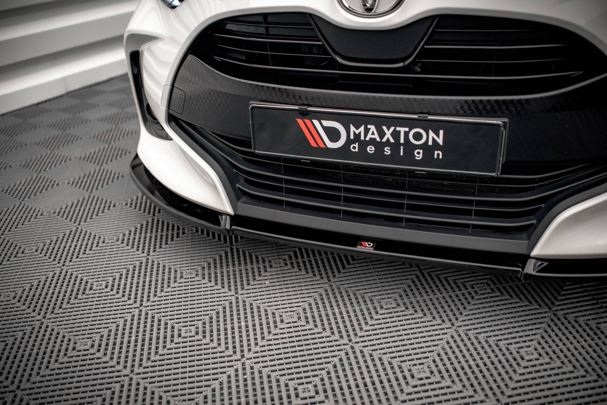 Frontspoiler Toyota Yaris IV 2019-> | V.3 Glossy Black Edition