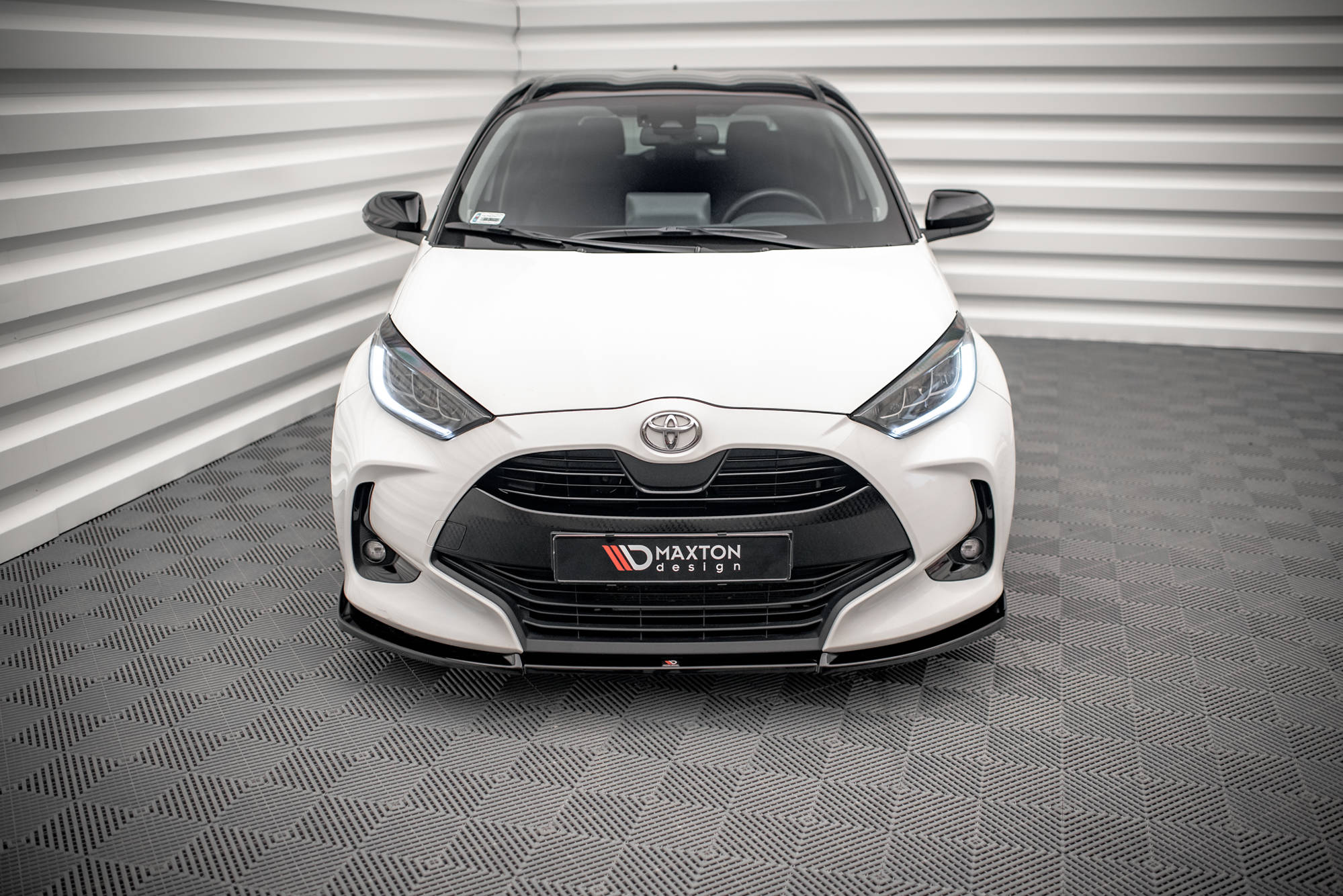 Frontspoiler Toyota Yaris IV 2019-> | V.3 Glossy Black Edition – bilde 2