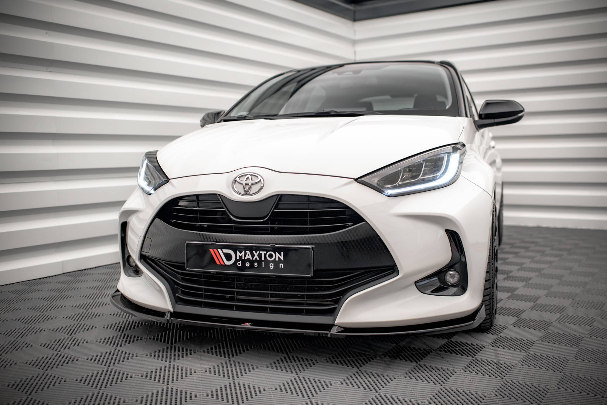 Frontspoiler Toyota Yaris IV 2019-> | V.3 Glossy Black Edition – bilde 4