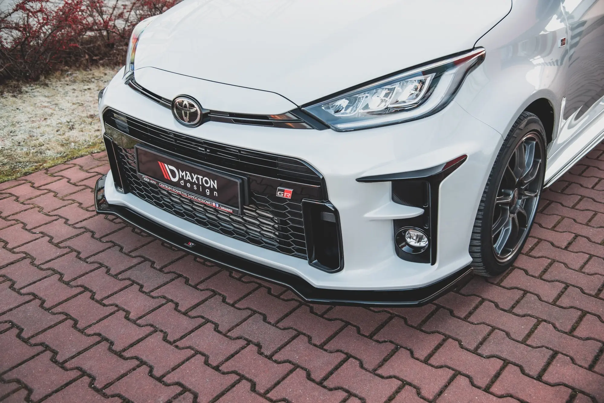 Frontspoiler Toyota Yaris IV GR 2020-> | V.1 Glossy Black Edition – bilde 4