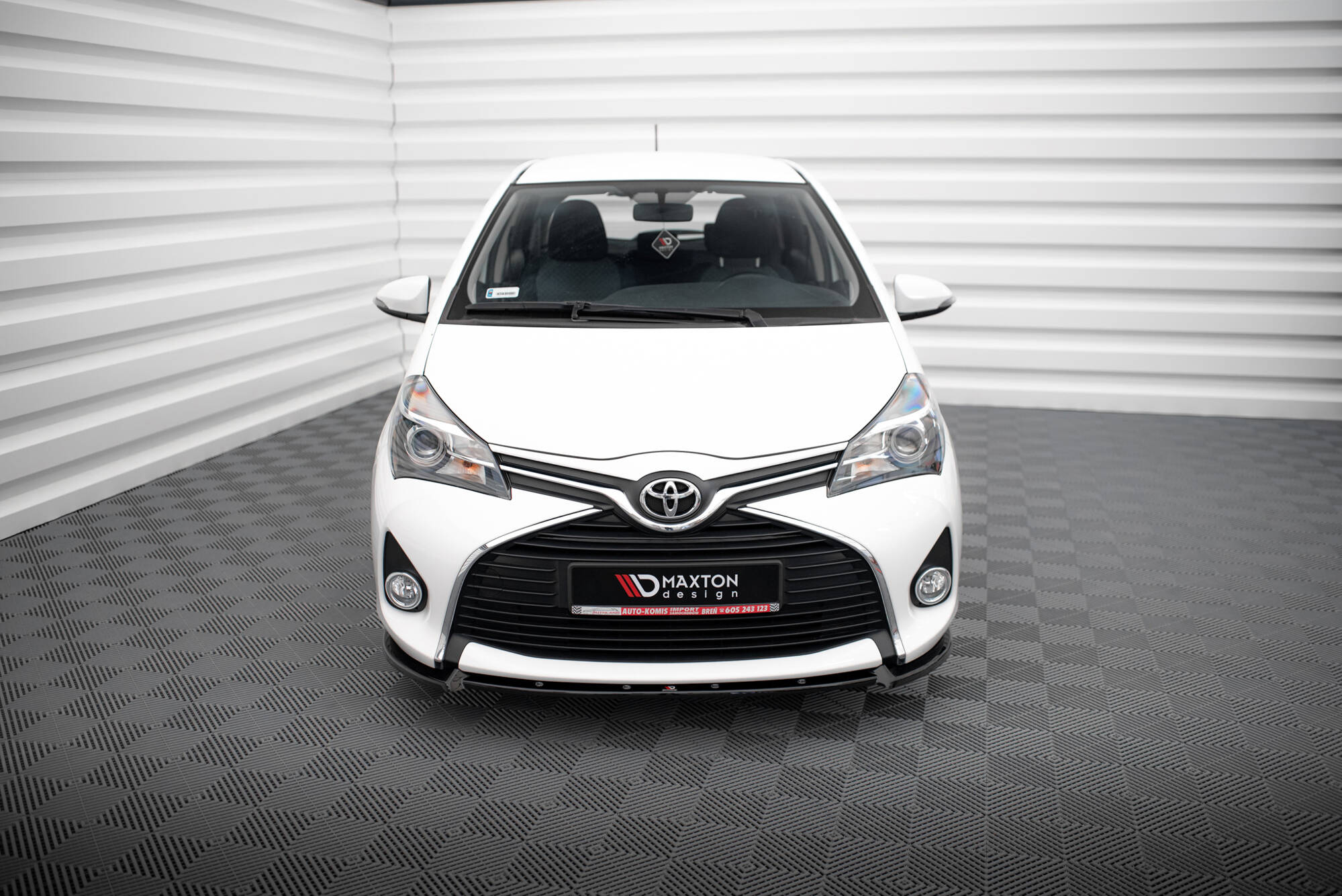 Frontspoiler Toyota Yaris Mk3 facelift 2014 - 2017 | Glossy Black Edition