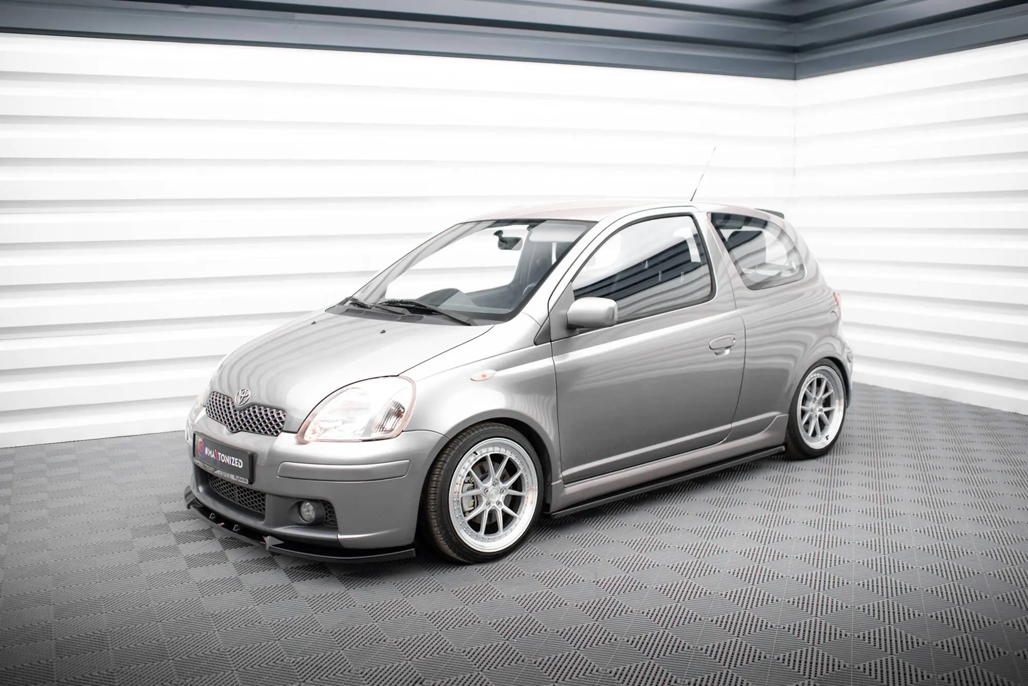 Frontspoiler Toyota Yaris T-Sport Mk1 facelift 2003 - 2006 | Glossy Black Edition – bilde 3