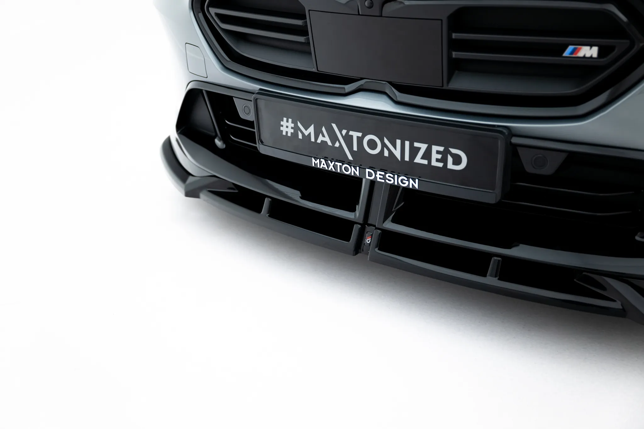Frontspoiler V.1 BMW M135i M Performance (F70) 2024 ->  | Glossy Black Edition – bilde 7