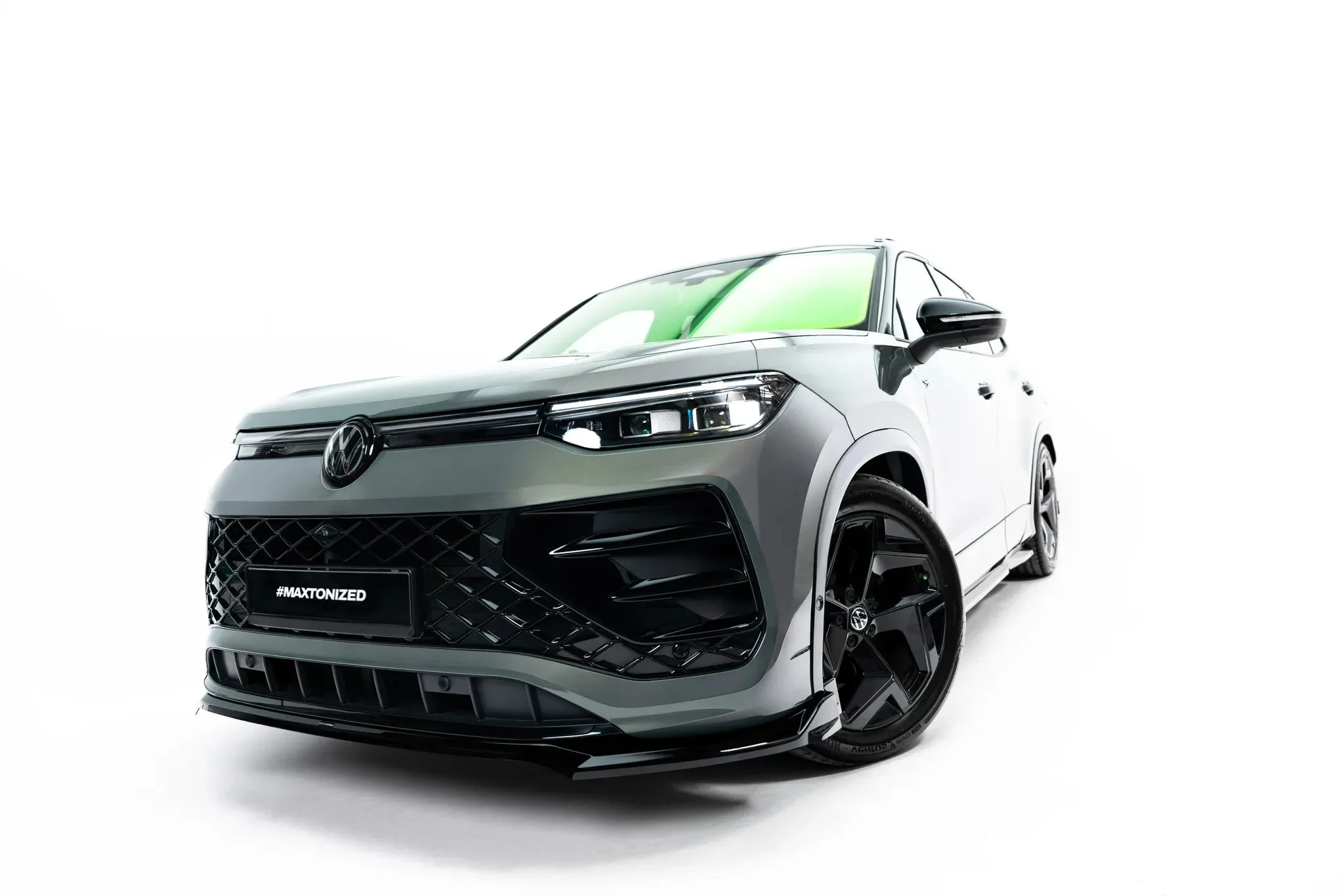 Frontspoiler V.1 Volkswagen Tayron R-Line I 2024 -> | Glossy Black Edition