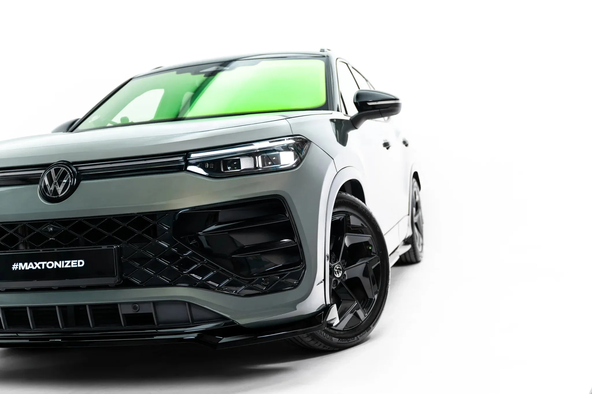 Frontspoiler V.1 Volkswagen Tayron R-Line I 2024 -> | Glossy Black Edition – bilde 4
