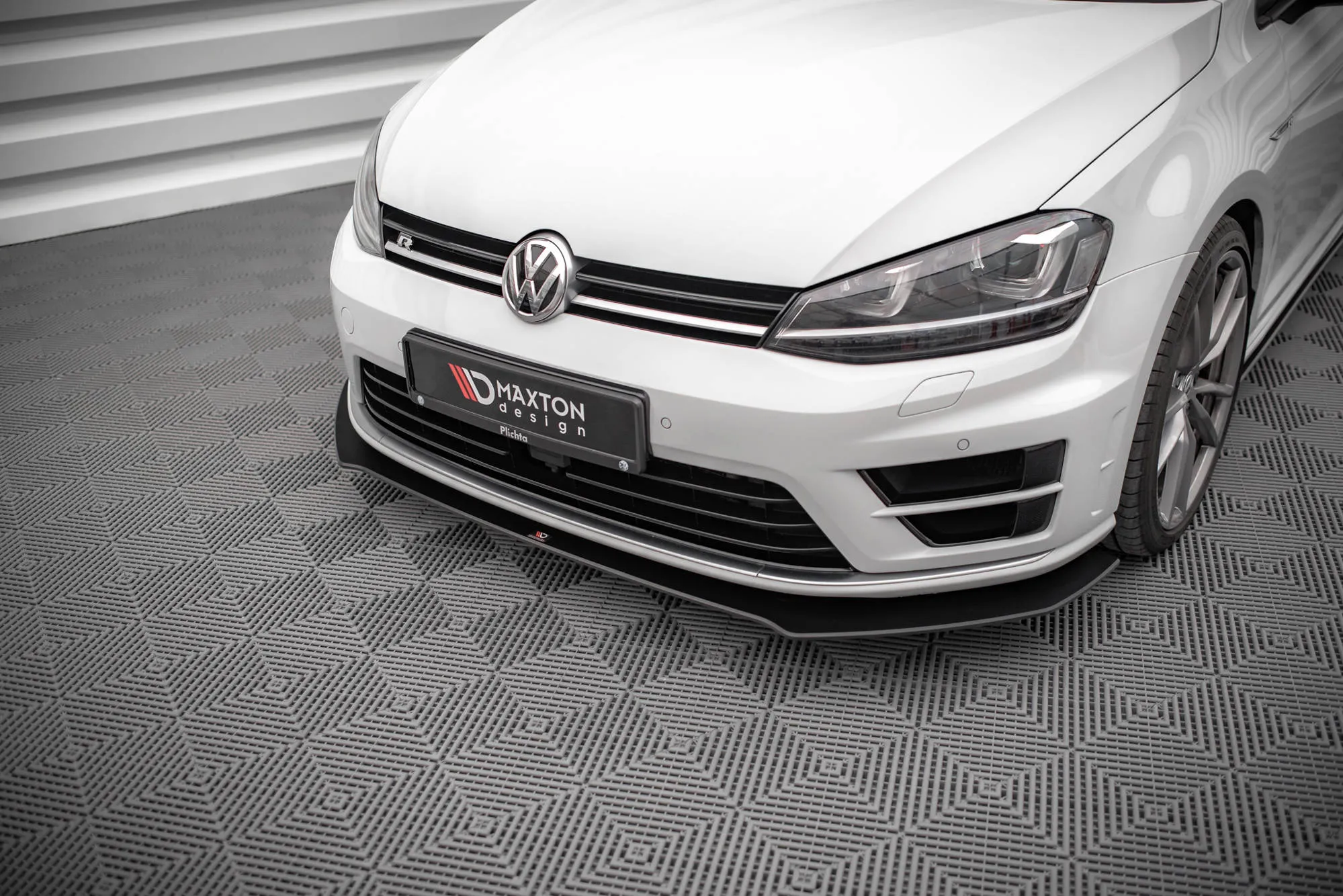 Frontspoiler V.1 VW Golf VII R 2013-2016 | Street Pro Black Edition – bilde 4