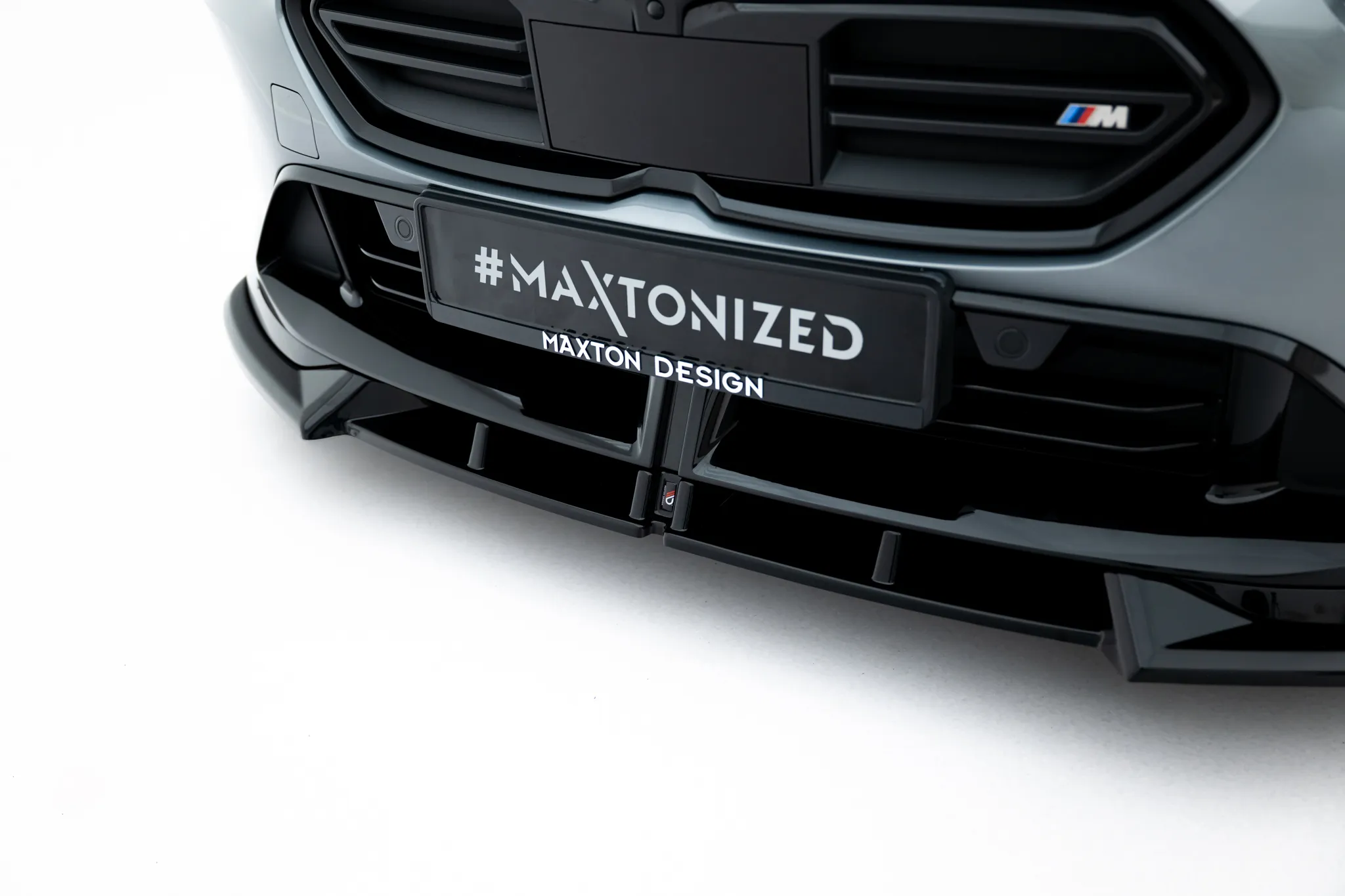 Frontspoiler V.2 BMW M135i M Performance (F70) 2024 -> | Glossy Black Edition – bilde 3