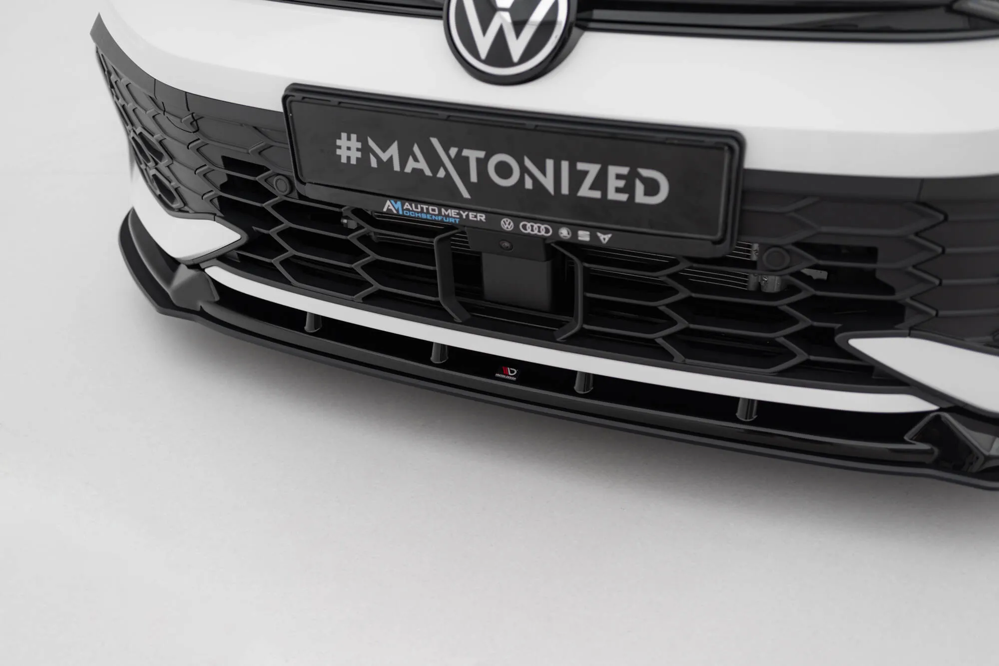 Frontspoiler V.2 Volkswagen Golf (R-Line/GTI/GTE) VIII Facelift 2024 - | Street Pro Black Edition – bilde 3