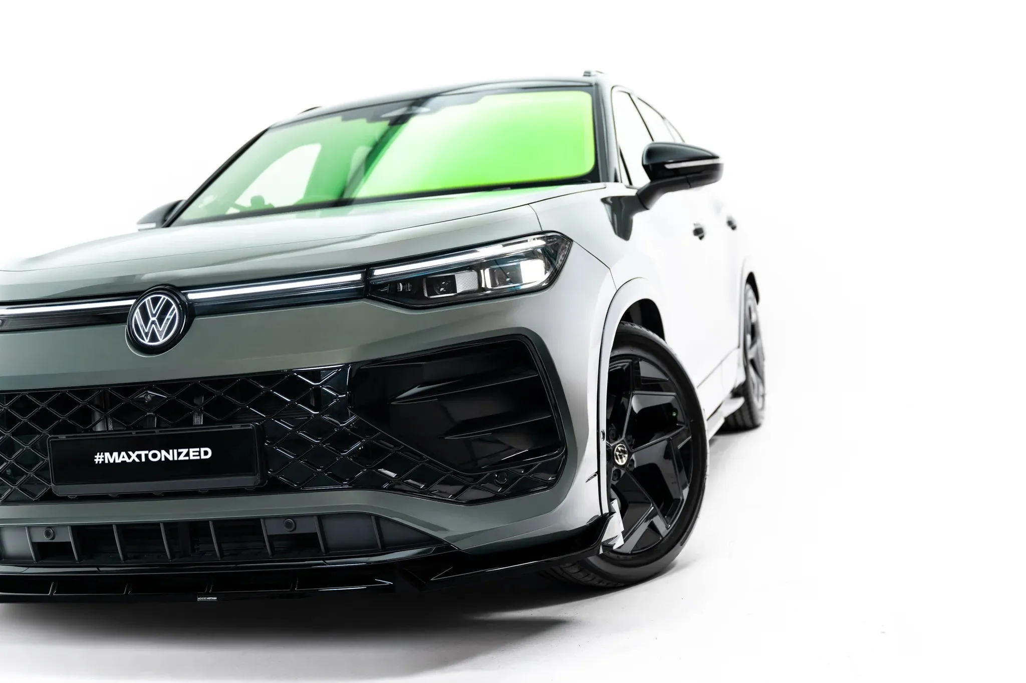 Frontspoiler V.2 Volkswagen Tayron R-Line I 2024 -> | Glossy Black Edition – bilde 4