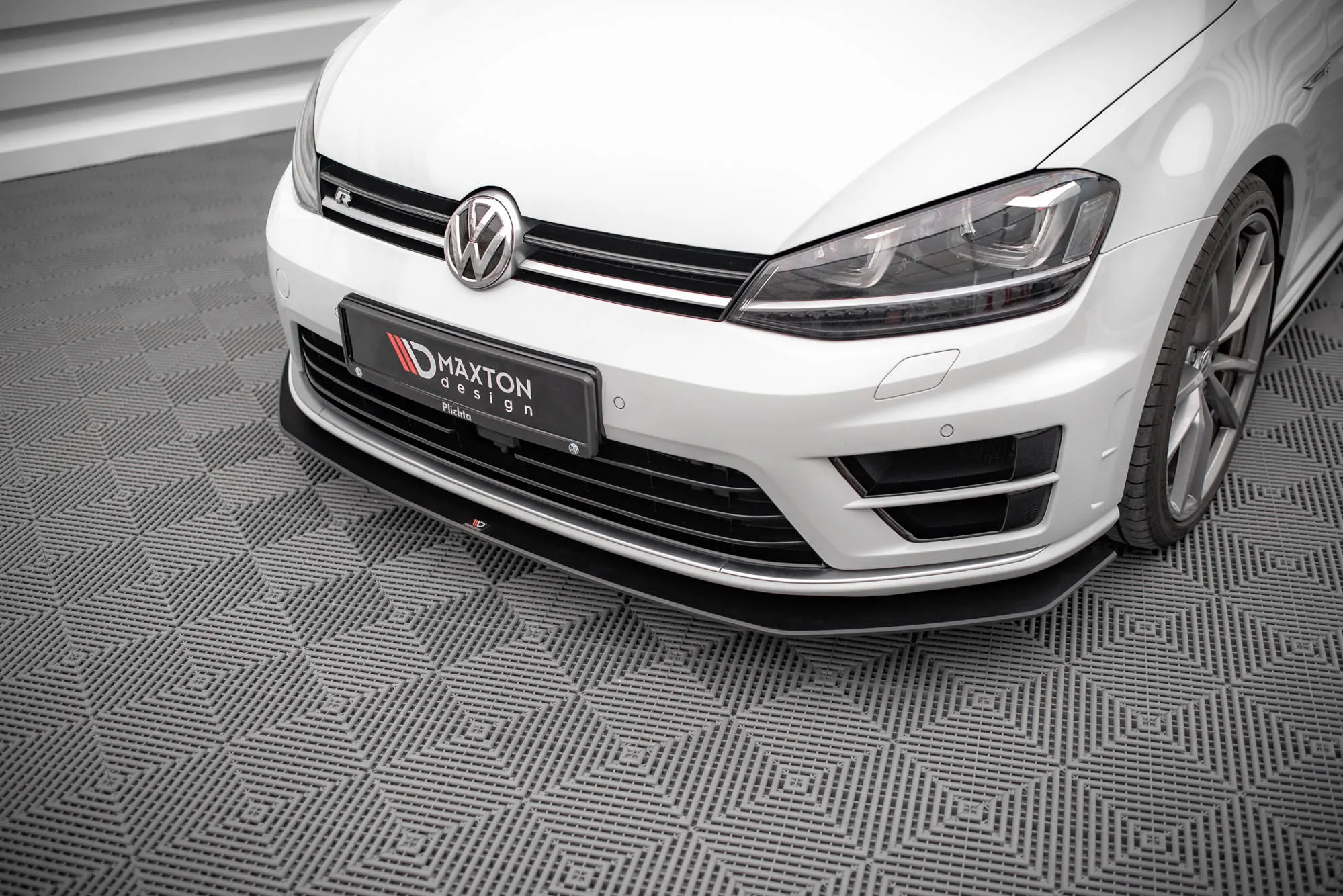 Frontspoiler V.2 VW Golf VII R 2013-2016 | Street Pro Black Edition – bilde 4