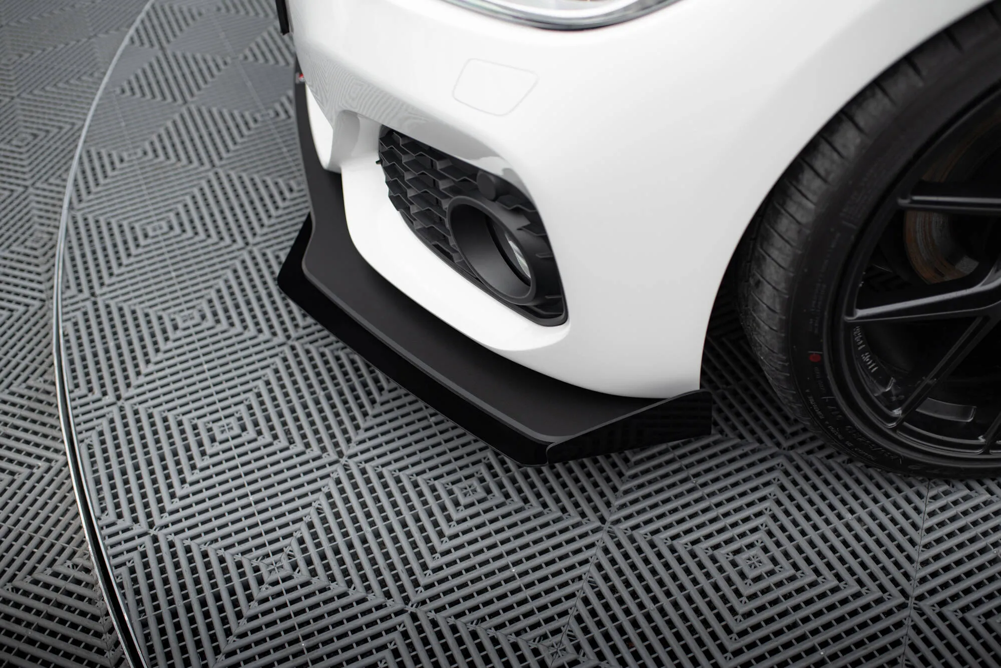 Frontspoiler V.3 + Flopper BMW 1 (F20 / F21) M Power LCI 2015 - 2019 / M140i 2017-2019 | Street Pro Black Edition – bilde 5