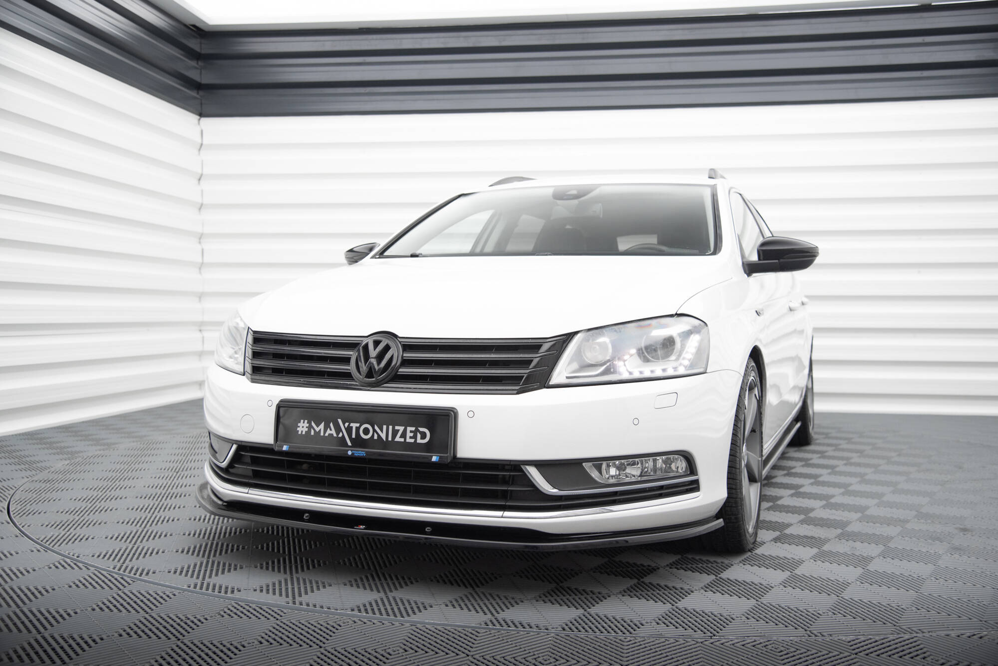 Frontspoiler Volkswagen Passat (B7) 2010 - 2014 | Sport Glossy Black Edition V2 Image 1