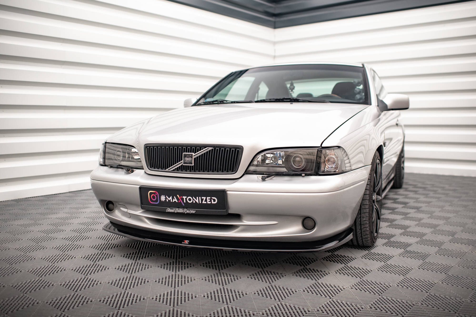 Frontspoiler  Volvo C70 I 1997-2005│ V.1 Glossy Black Edition