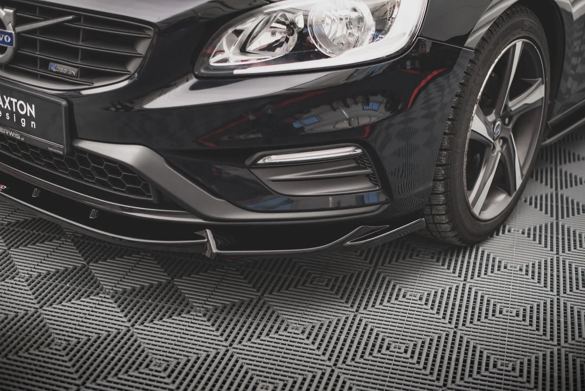 Frontspoiler Volvo S60 II R-Design 2014-2018 │ V.1 Glossy Black Edition