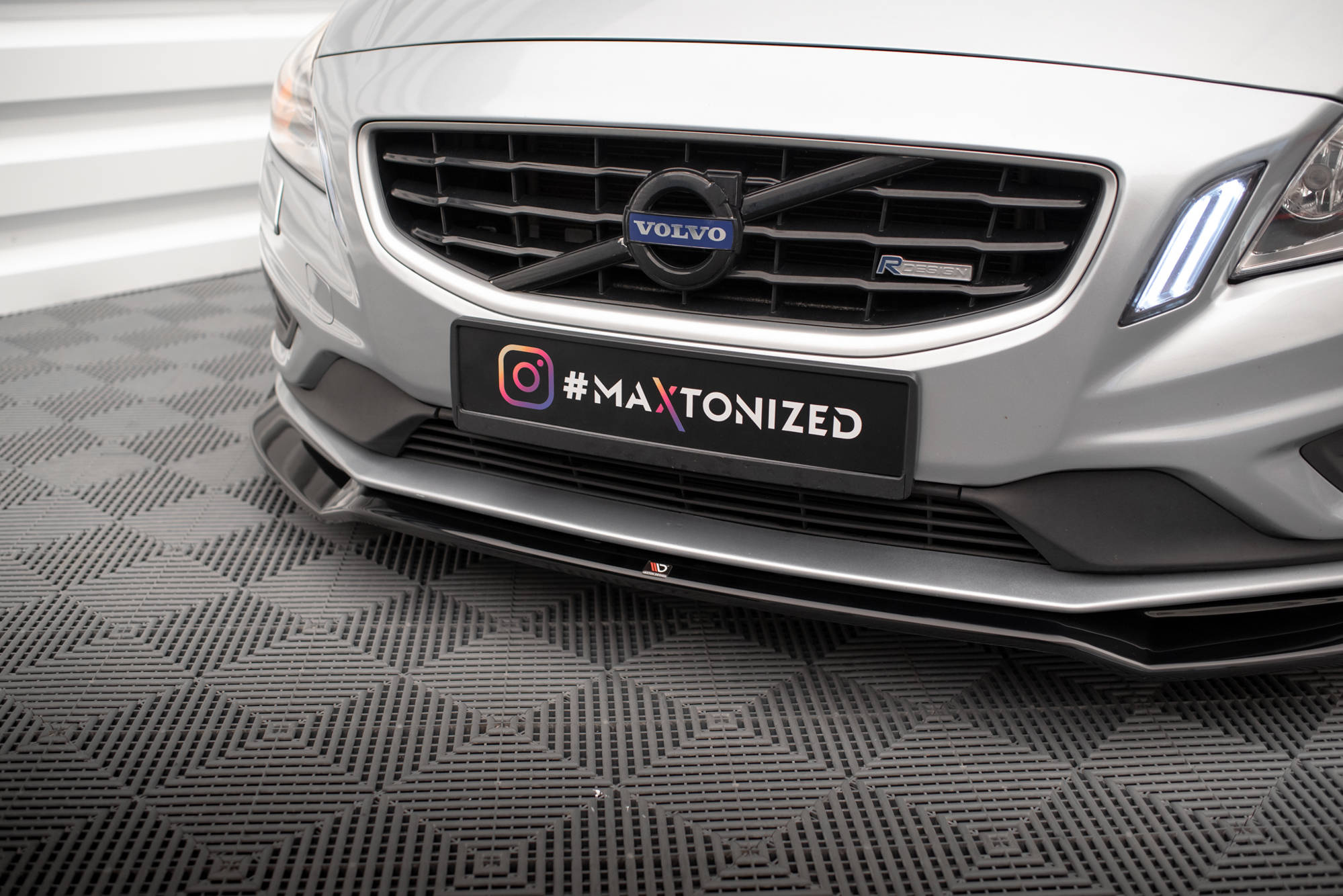 Frontspoiler Volvo S60 R-Design II 2010 - 2013 | Sport Glossy Black Edition V2 – bilde 3