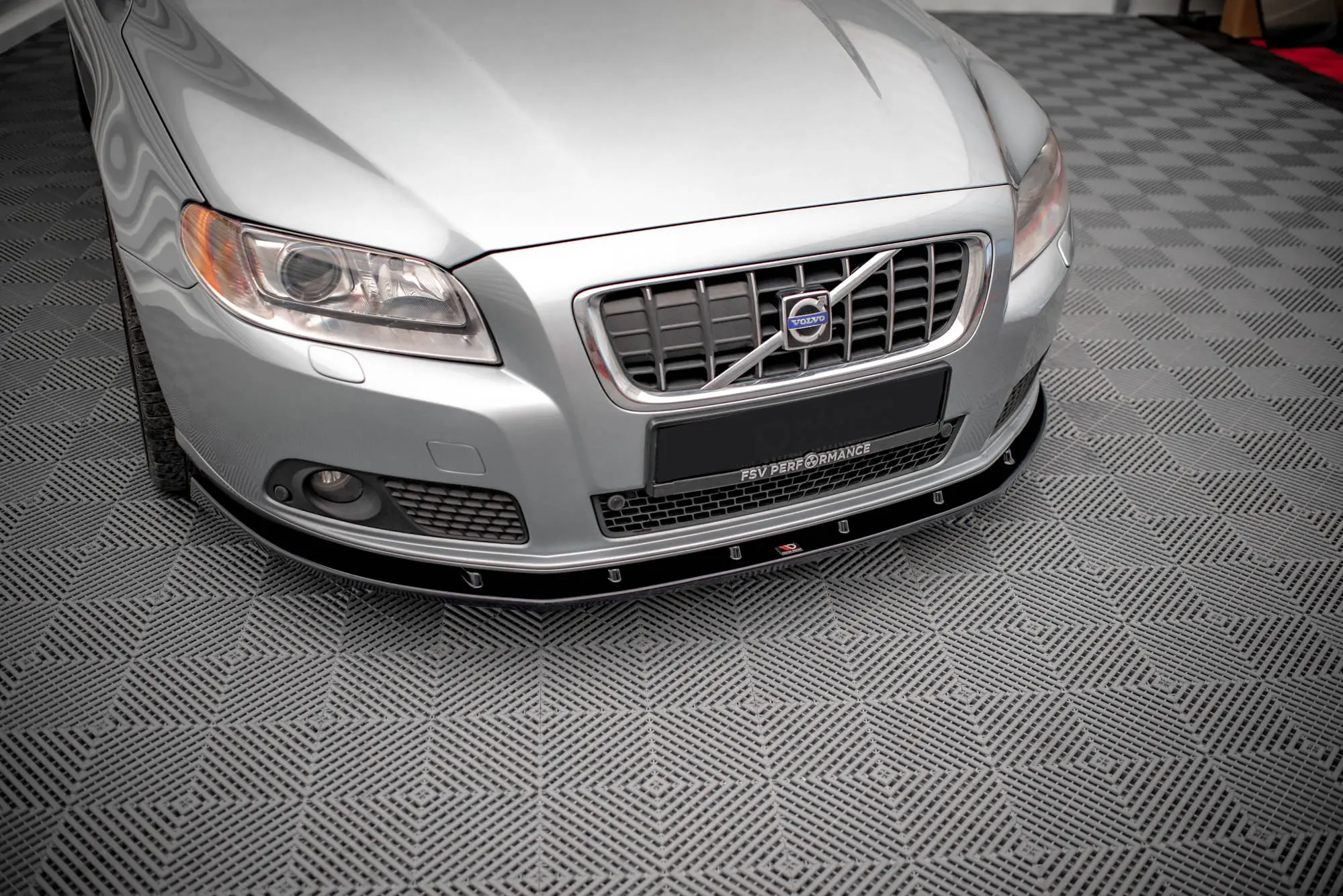 Frontspoiler Volvo V70 III 2007 - 2013 | V.1 Glossy Black Edition – bilde 2