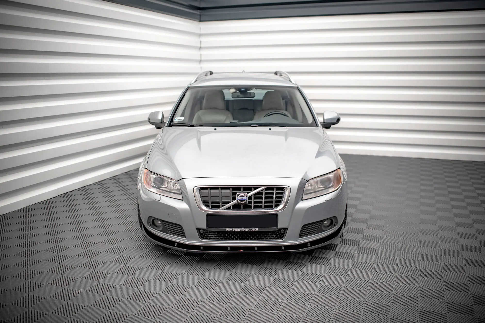 Frontspoiler Volvo V70 III 2007 - 2013 | V.1 Glossy Black Edition – bilde 3