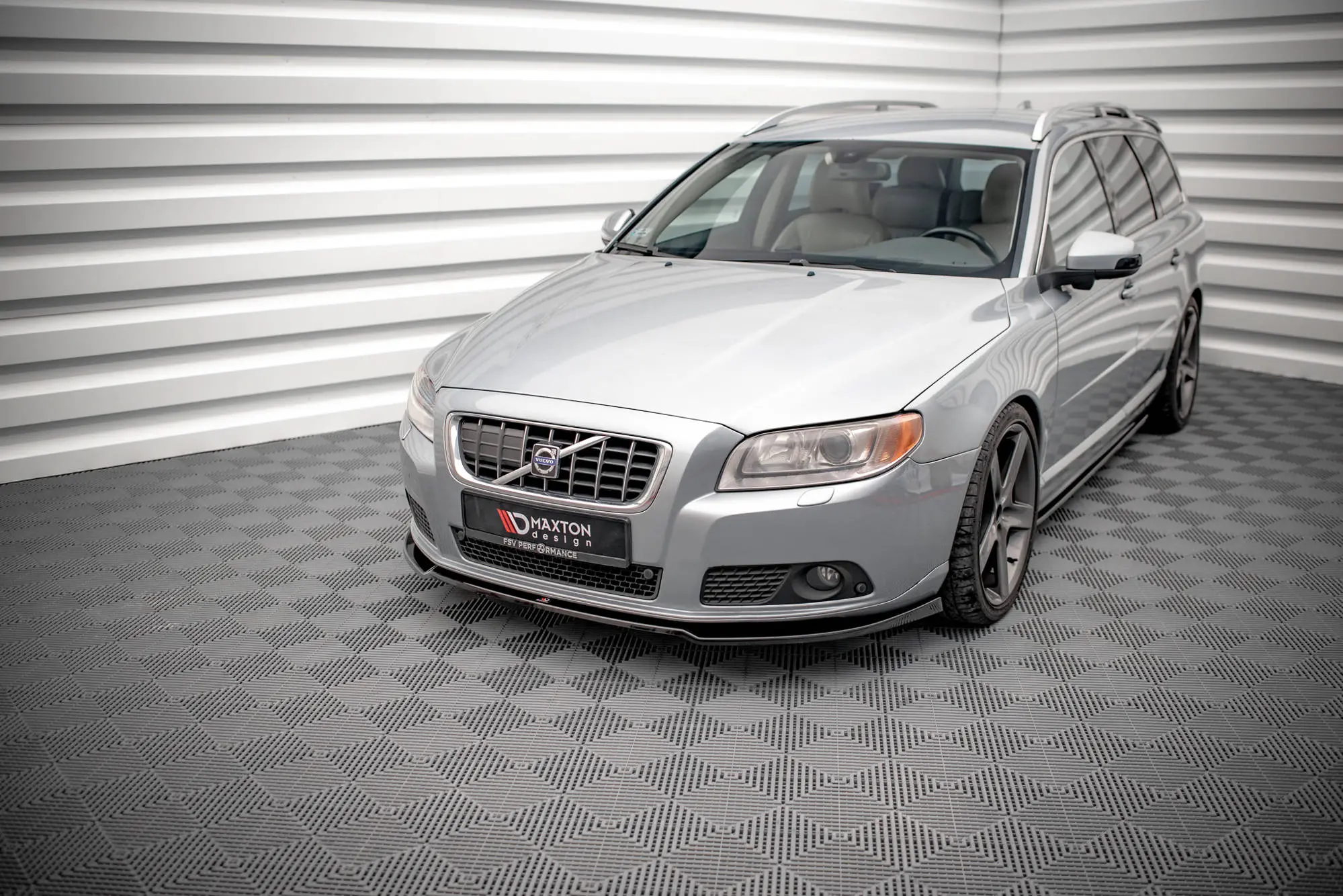 Frontspoiler Volvo V70 III 2007 - 2013 | V.2 Glossy Black Edition – bilde 4