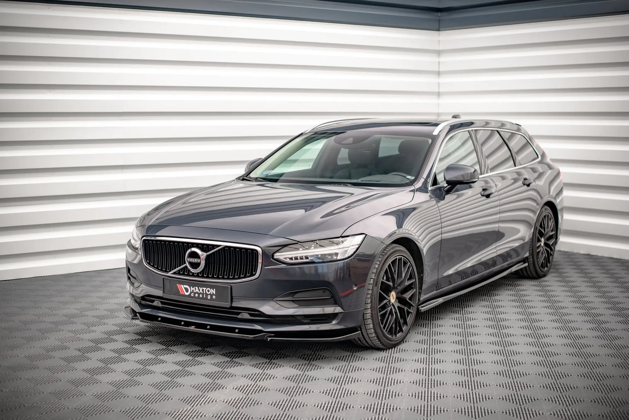 Frontspoiler Volvo V90 II 2016-2020 | V.1 Glossy Black Edition – bilde 3