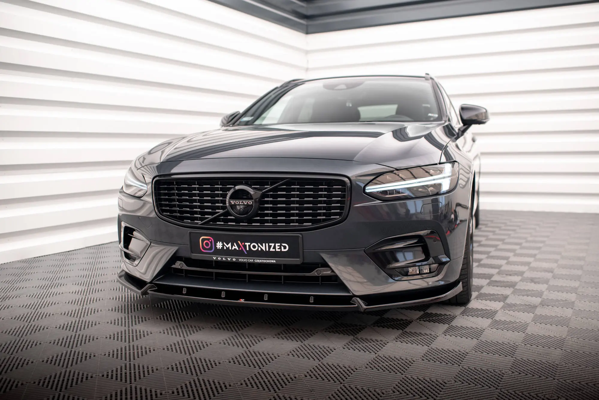 Frontspoiler Volvo V90 / S90  II R-Design 2016 - 2020 | Glossy Black Edition – bilde 2