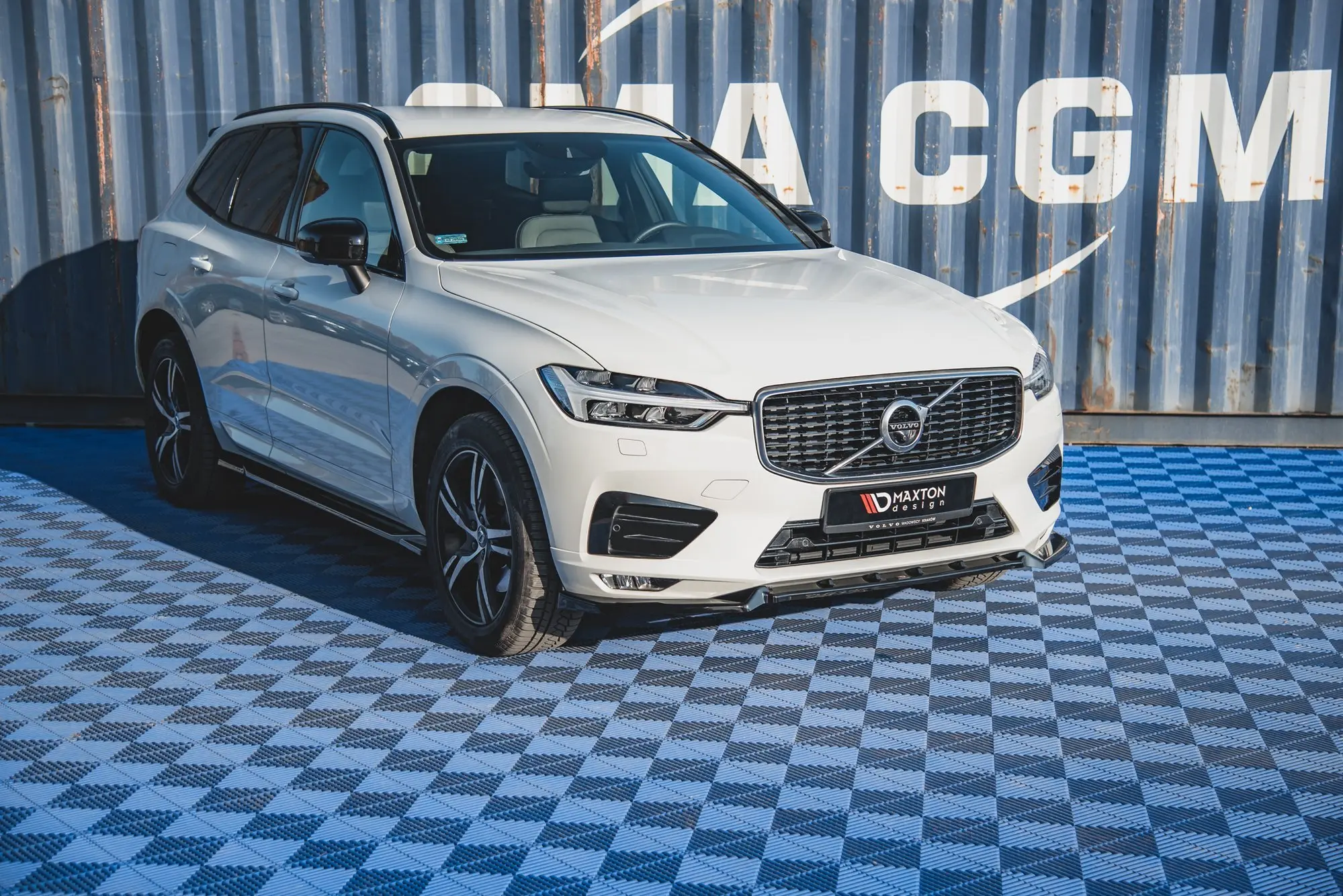 Frontspoiler Volvo XC60 II R-Design 2017 - 2021 | V.2 Glossy Black Edition – bilde 5