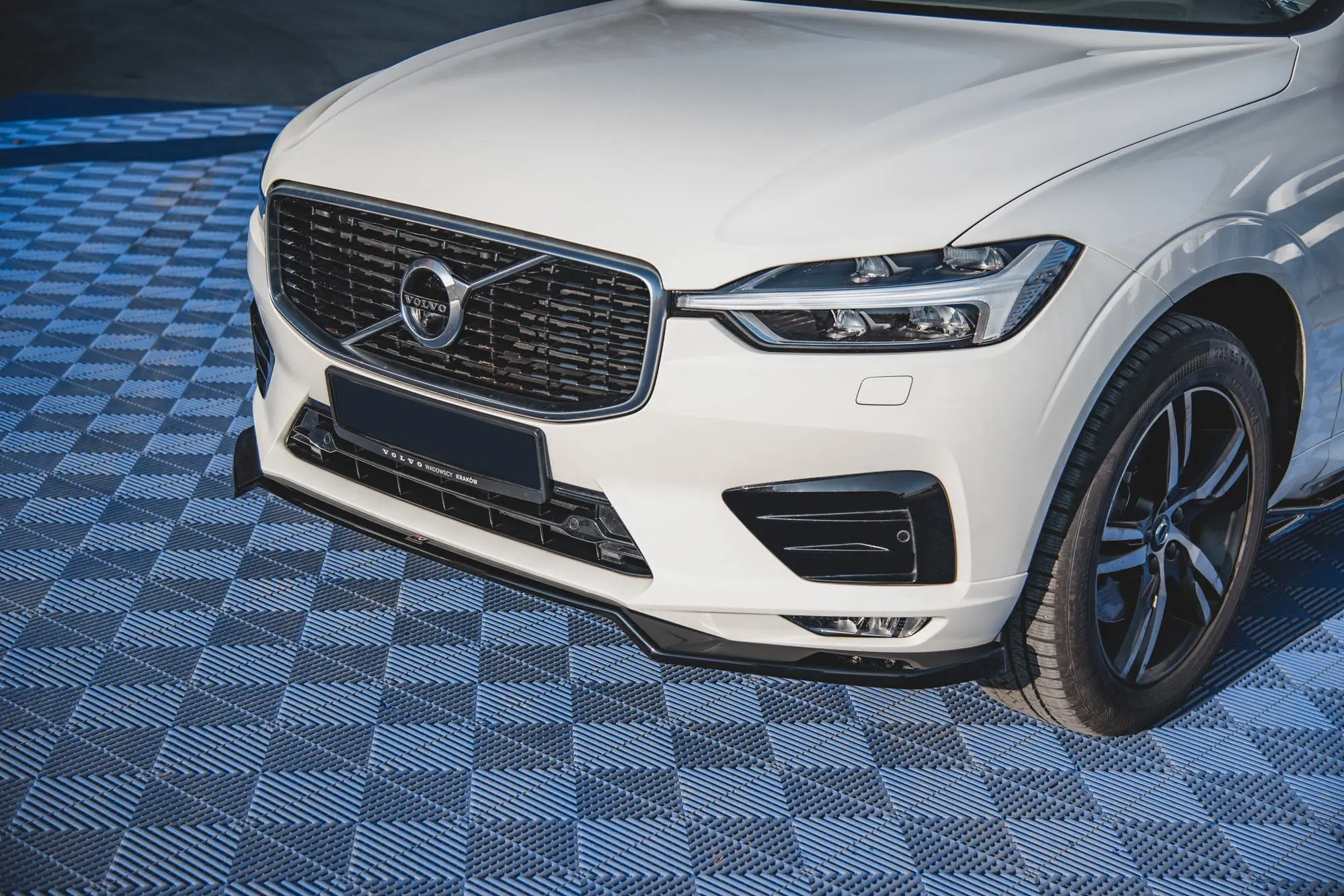 Frontspoiler Volvo XC60 II R-Design 2017 -> | V.1 Glossy Black Edition