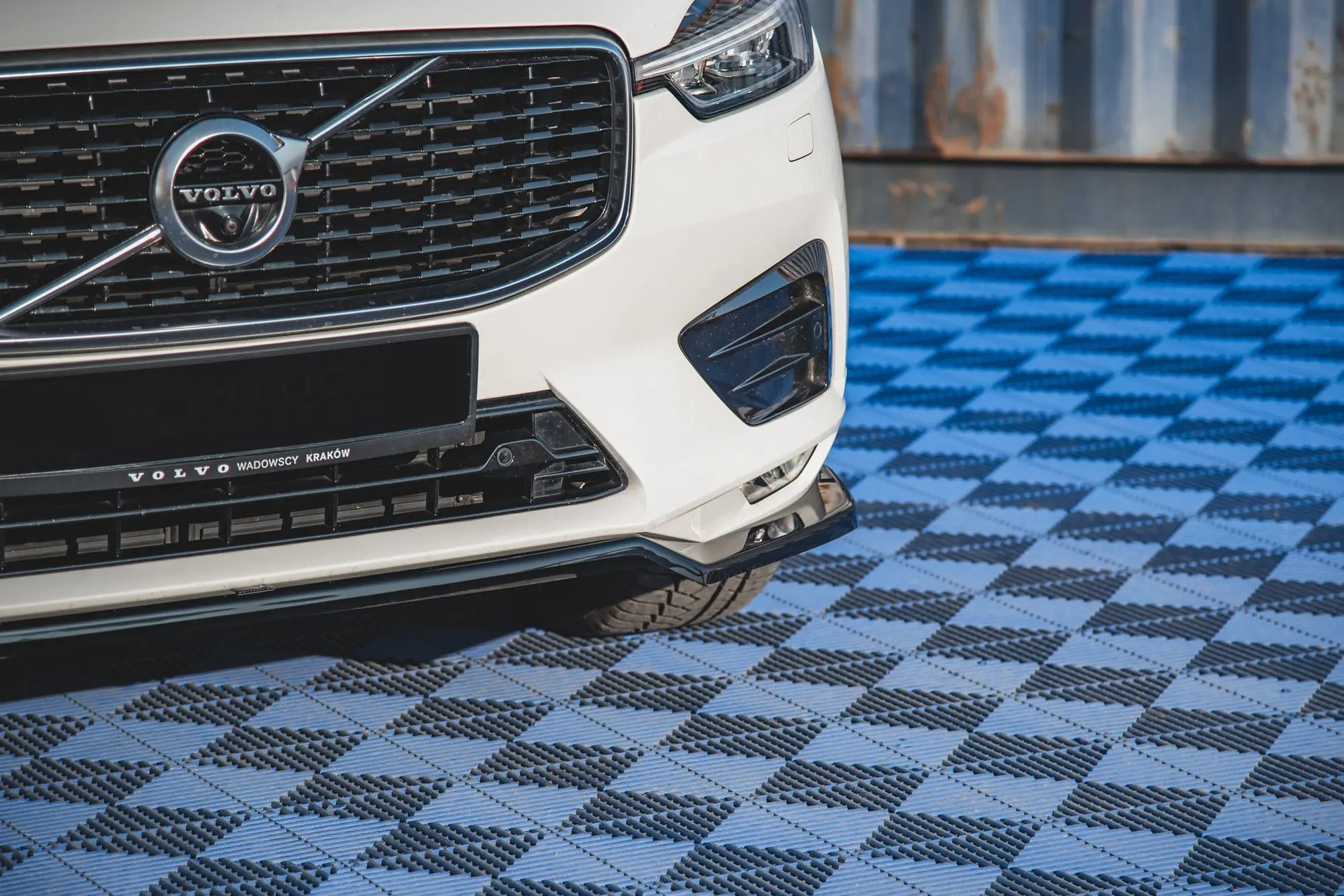Frontspoiler Volvo XC60 II R-Design 2017 -> | V.1 Glossy Black Edition – bilde 2