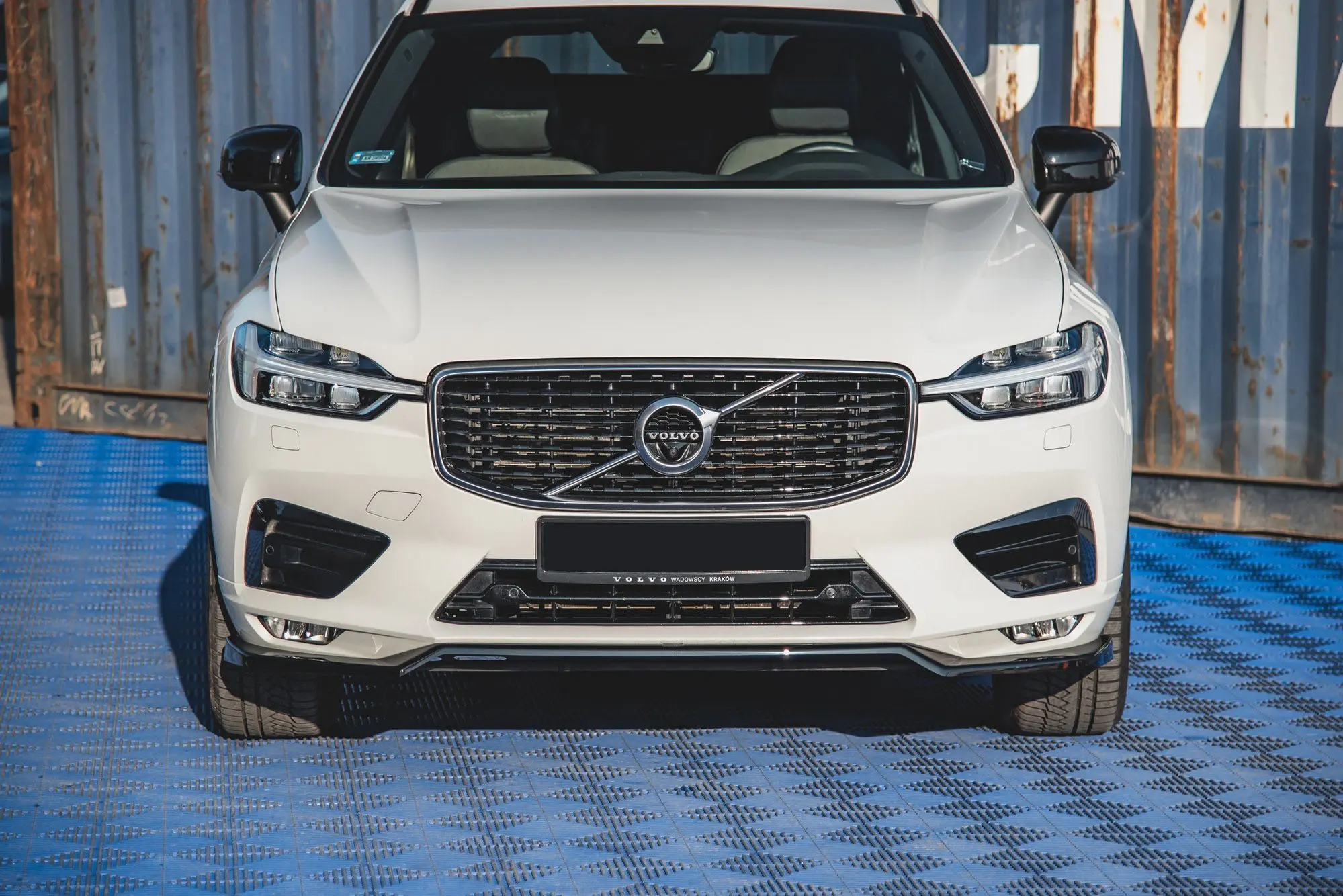 Frontspoiler Volvo XC60 II R-Design 2017 -> | V.1 Glossy Black Edition – bilde 3