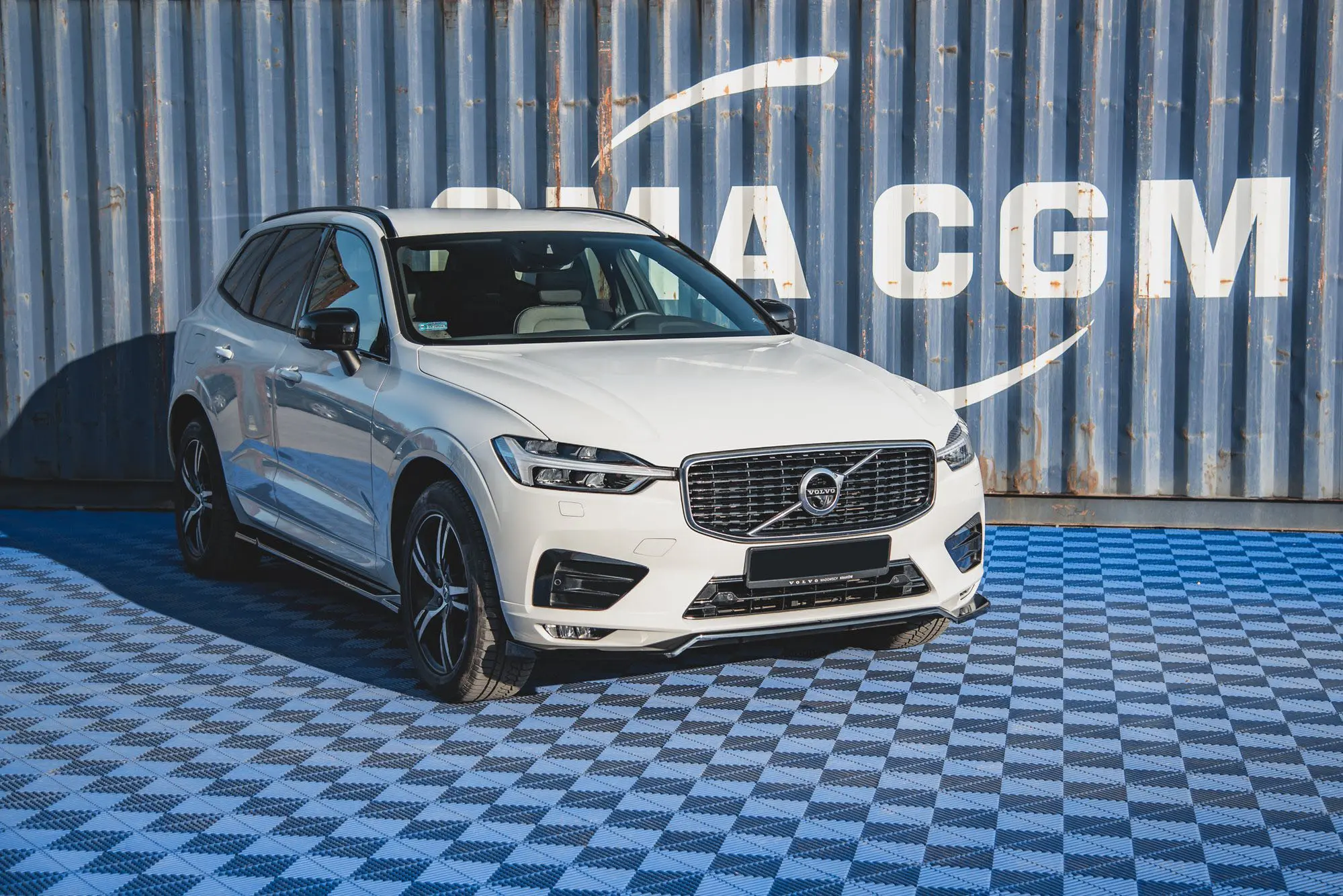 Frontspoiler Volvo XC60 II R-Design 2017 -> | V.1 Glossy Black Edition – bilde 4