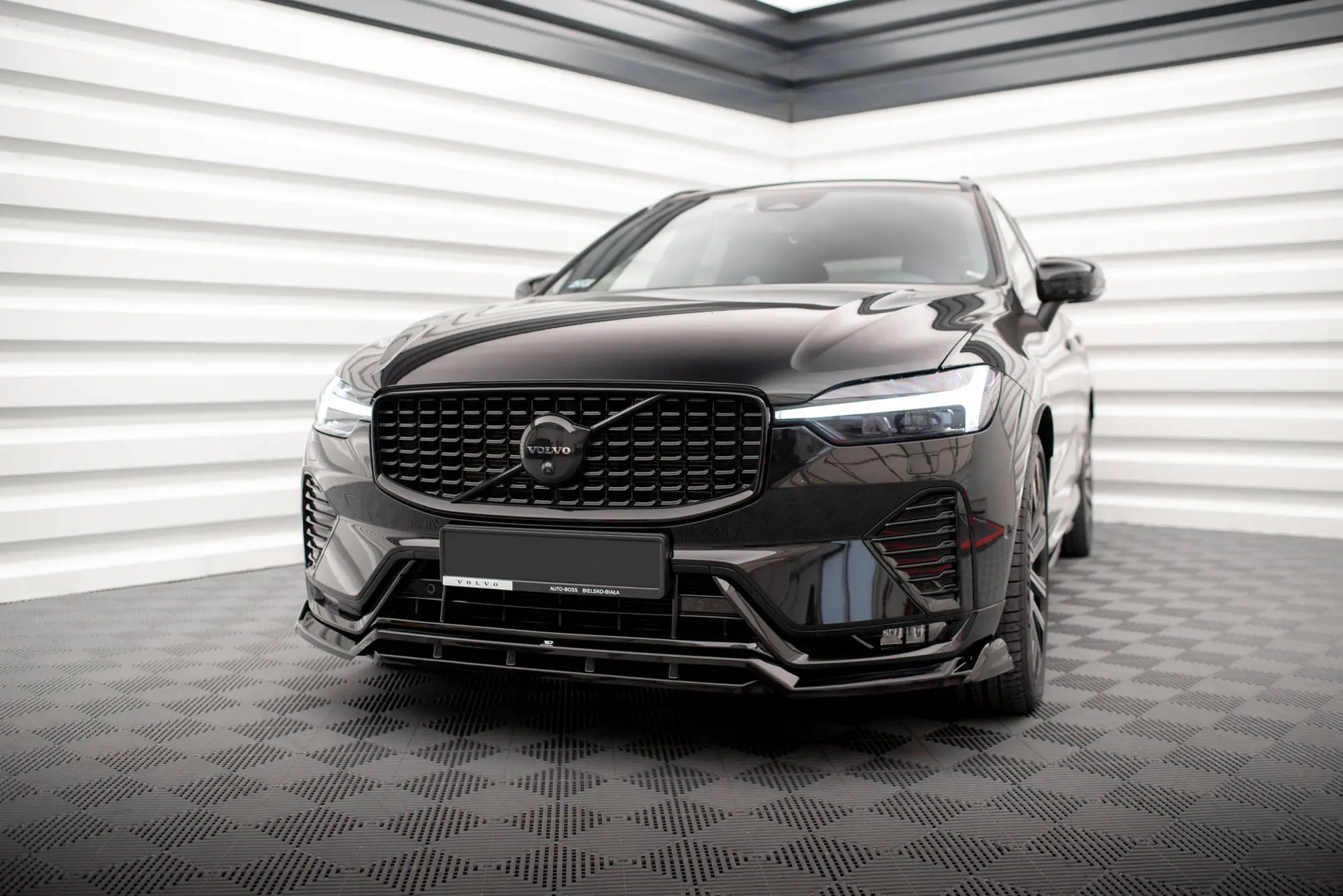 Frontspoiler Volvo XC60 II R-Design Facelift 2021 -> | Glossy Black Edition