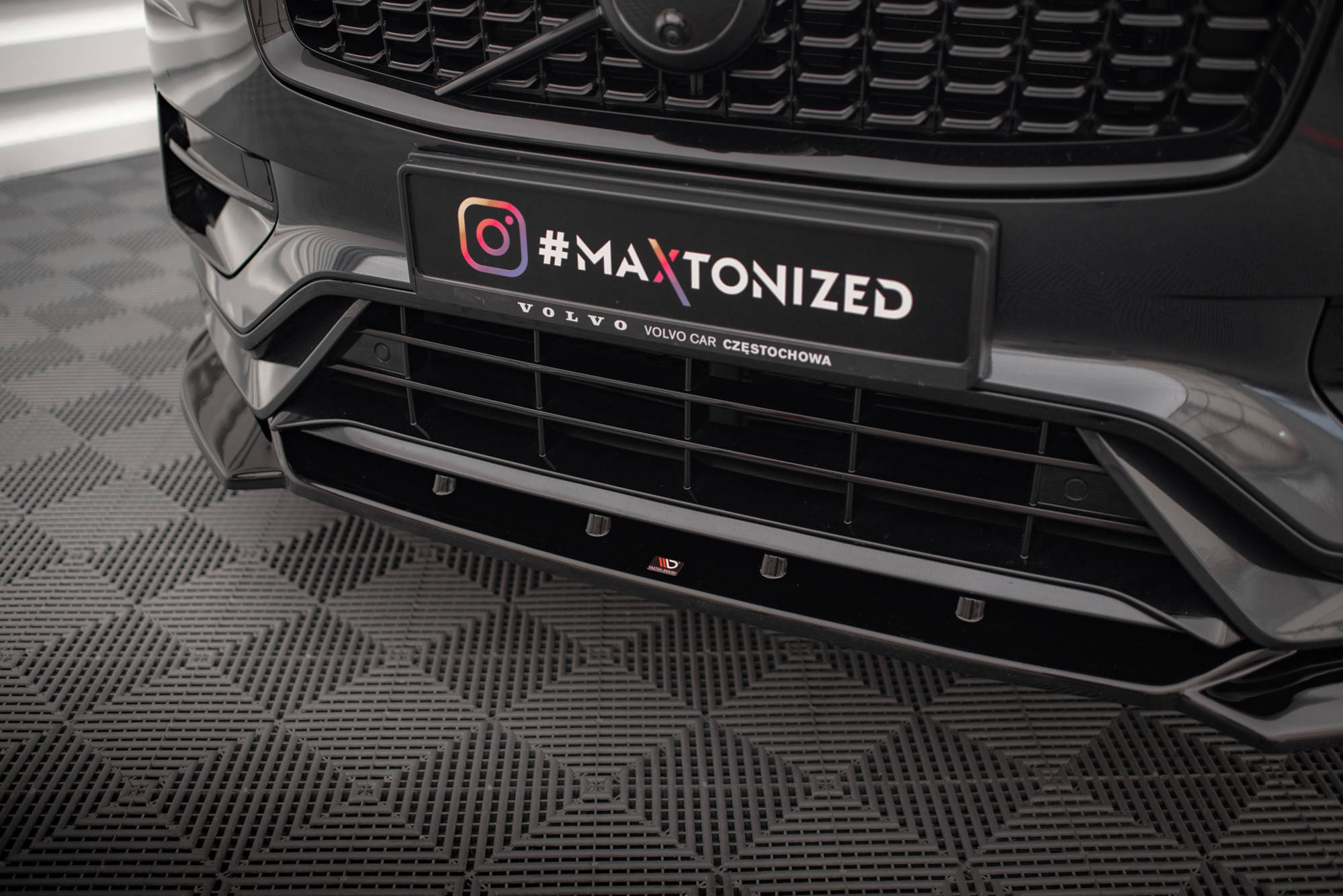 Frontspoiler Volvo XC90 II R-Design Facelift 2019-> | V.1 Glossy Black Edidtion