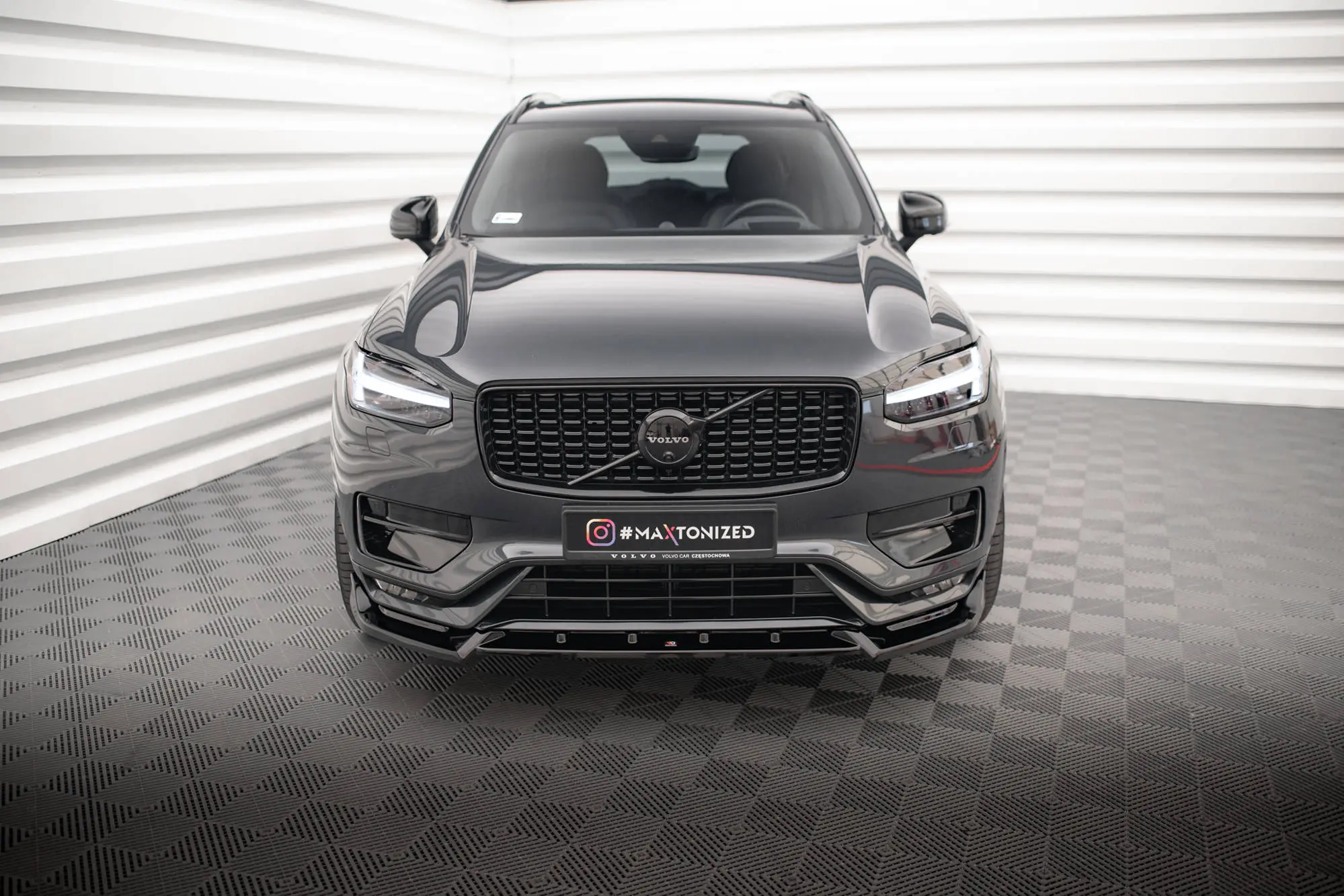 Frontspoiler  Volvo XC90 II R-Design Facelift 2019-> | V.2 Glossy Black Edition – bilde 2