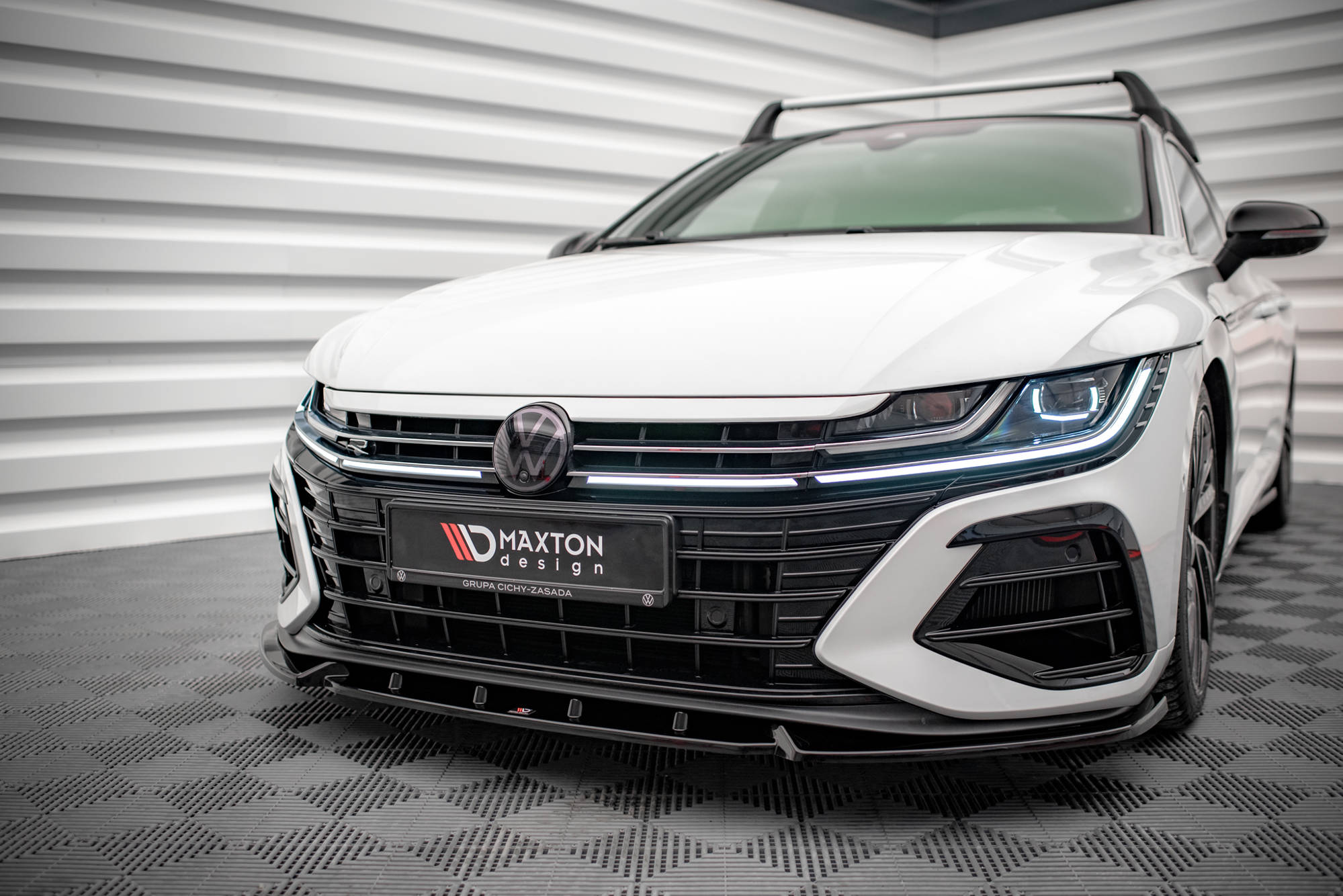 Frontspoiler VW Arteon R Facelift 2020 - 2025 | V.2 Glossy Black Edition – bilde 4