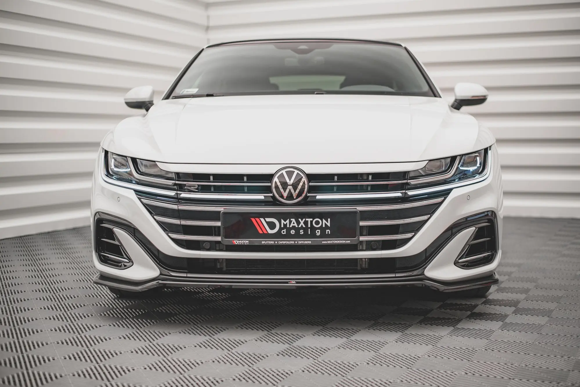 Frontspoiler VW Arteon R-Line Facelift 2020 - 2025 | V.3 Glossy Black Edition – bilde 2