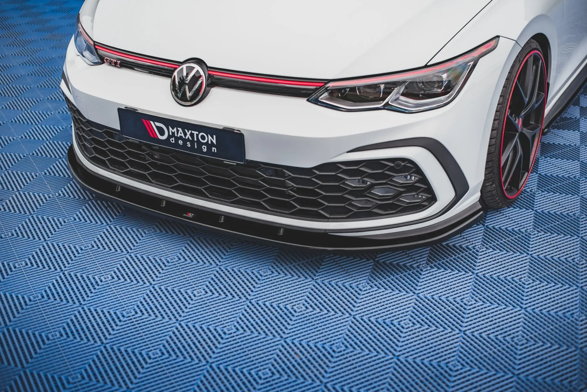 Frontspoiler VW Golf 8 GTI / GTE R-Line 2019 -> | V.1 Glossy Black Edition Image 1