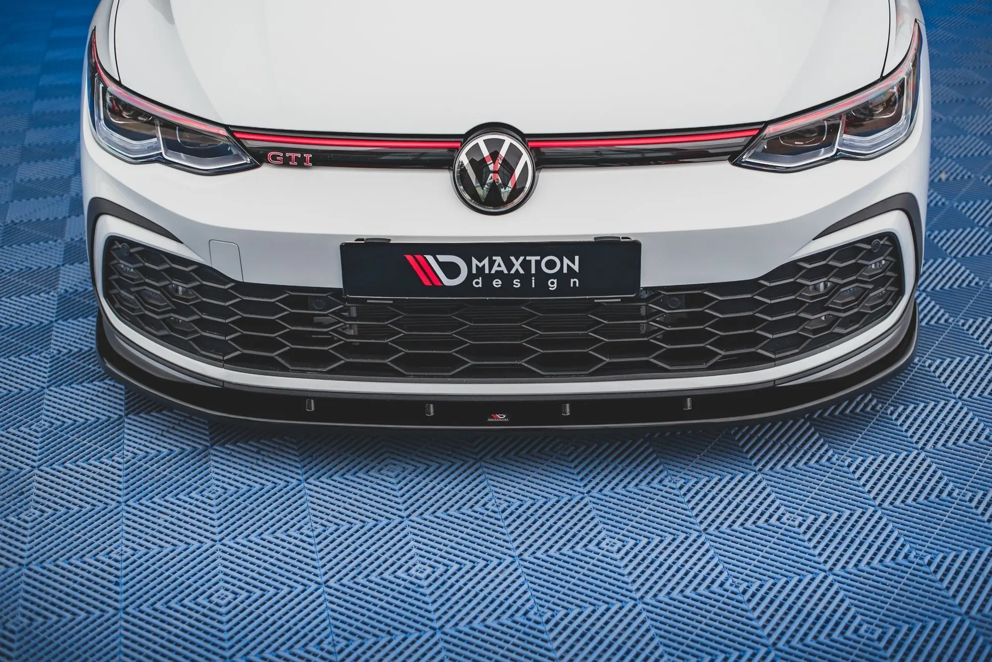 Frontspoiler VW Golf 8 GTI / GTE R-Line 2019 -> | V.1 Glossy Black Edition Image 4