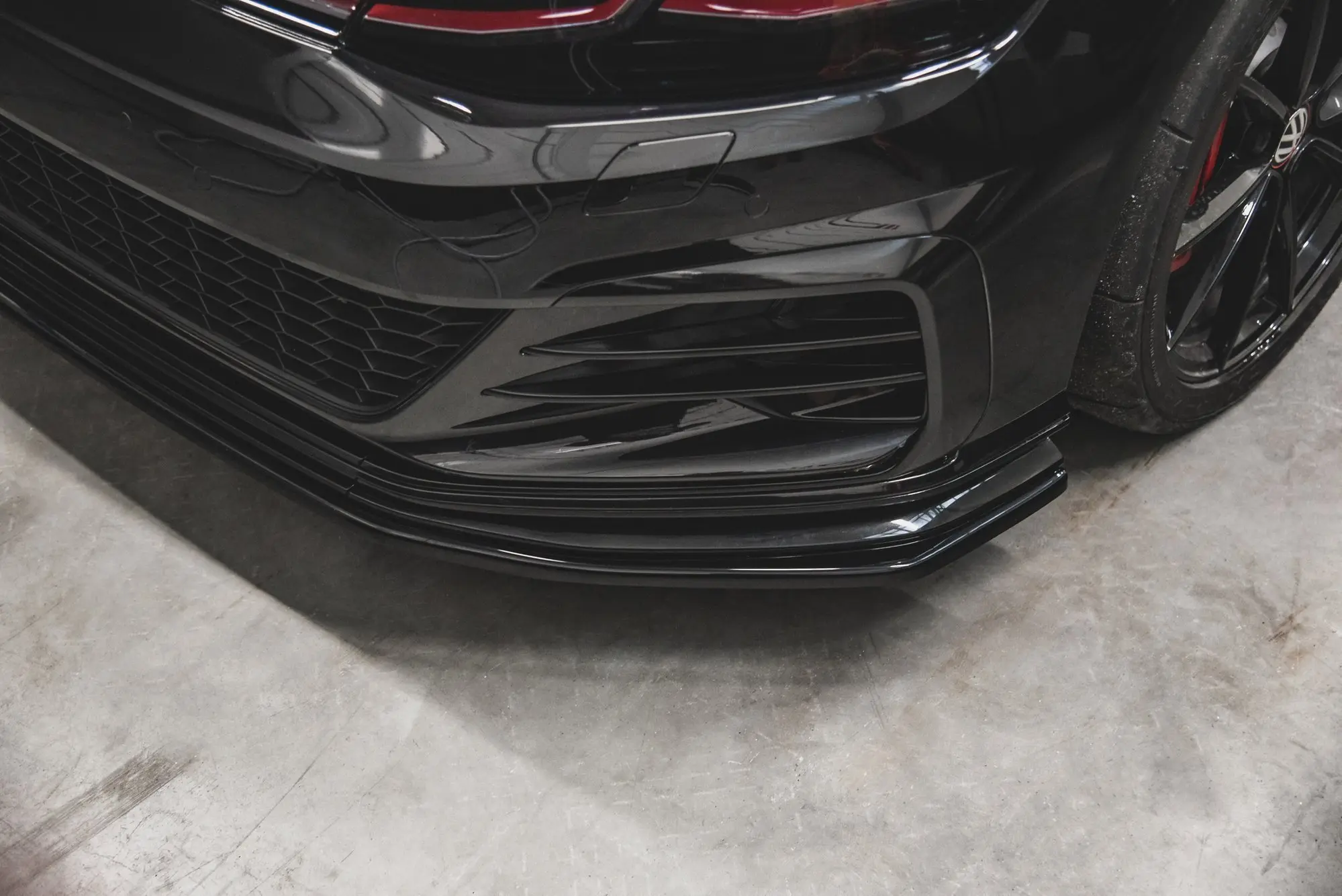 Frontspoiler VW Golf VII GTI TCR 2019 | Glossy Black Edition – bilde 2