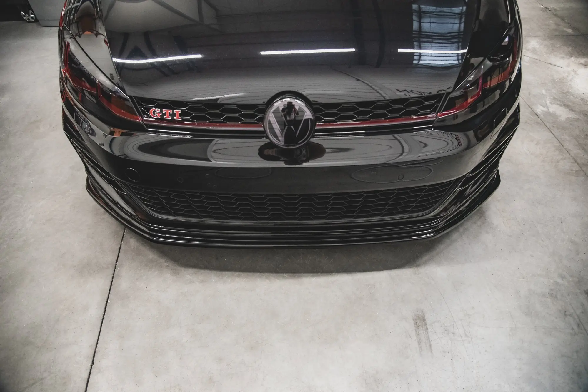 Frontspoiler VW Golf VII GTI TCR 2019 | Glossy Black Edition – bilde 4