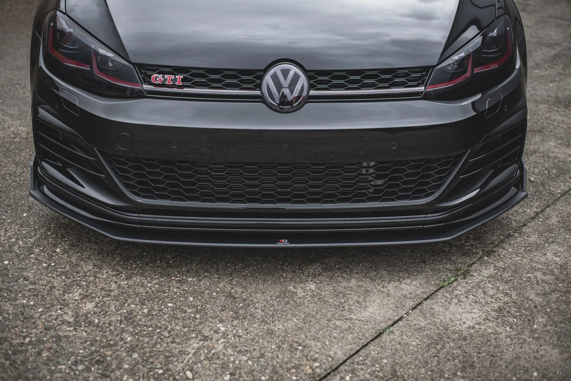 Frontspoiler VW Golf VII GTI TCR 2019 | Racing Durability Black Edition – bilde 5