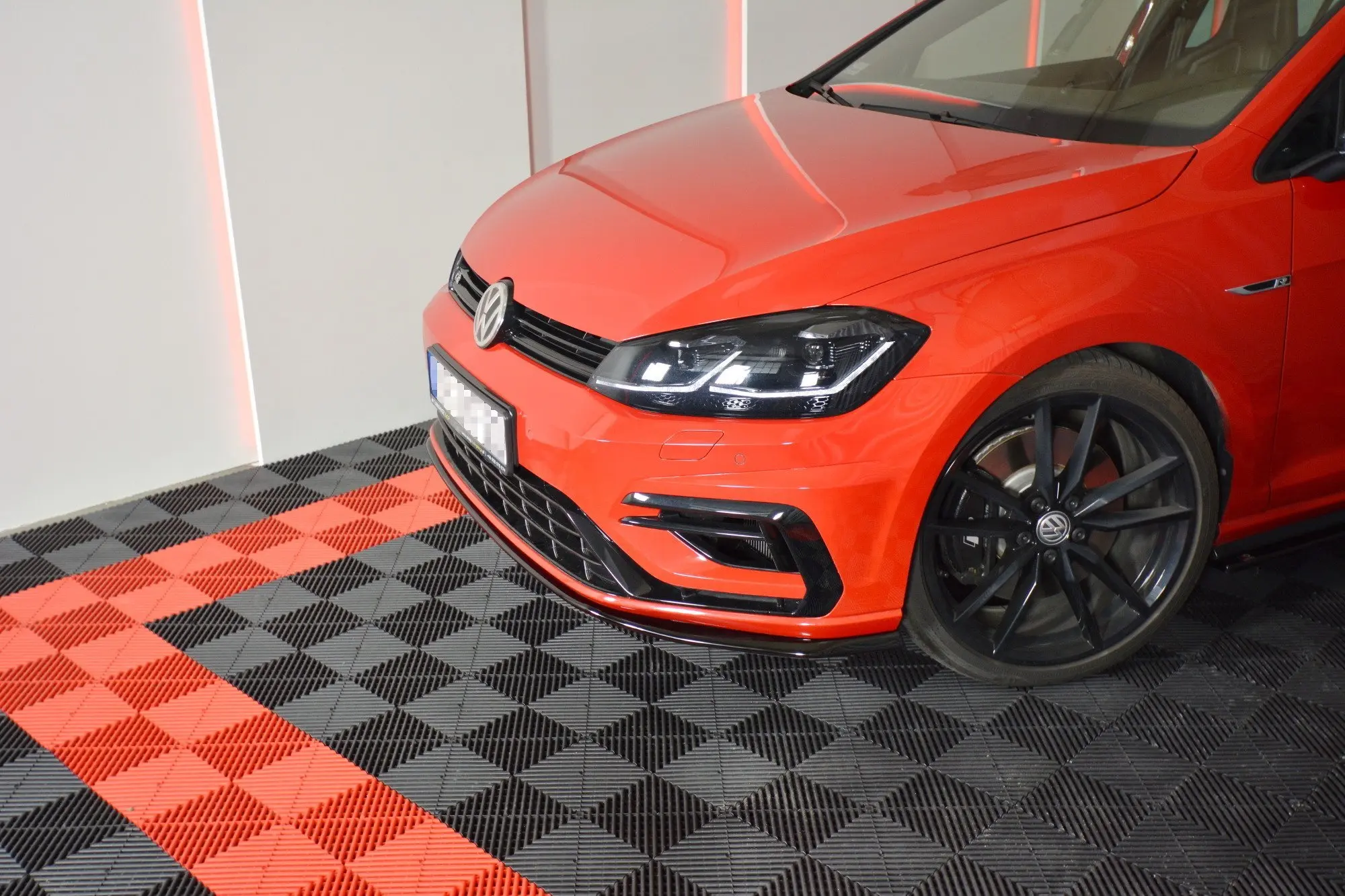 Frontspoiler VW Golf VII R / R-Line Facelift 2017-2020 | V.7 Glossy Black Edition – bilde 2