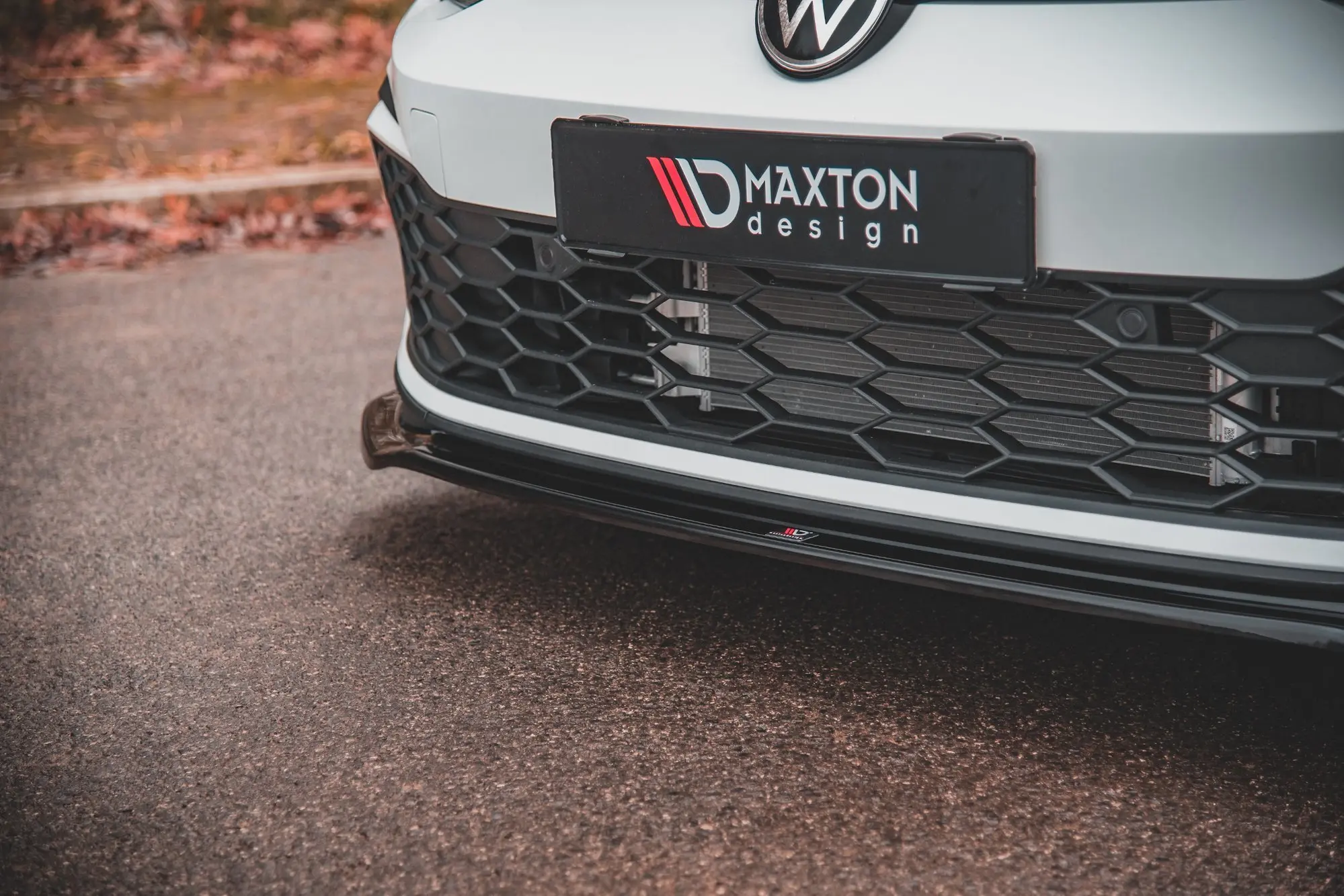 Frontspoiler VW Golf VIII GTI / R-Line 2020-> | V.4 Glossy Black Edition